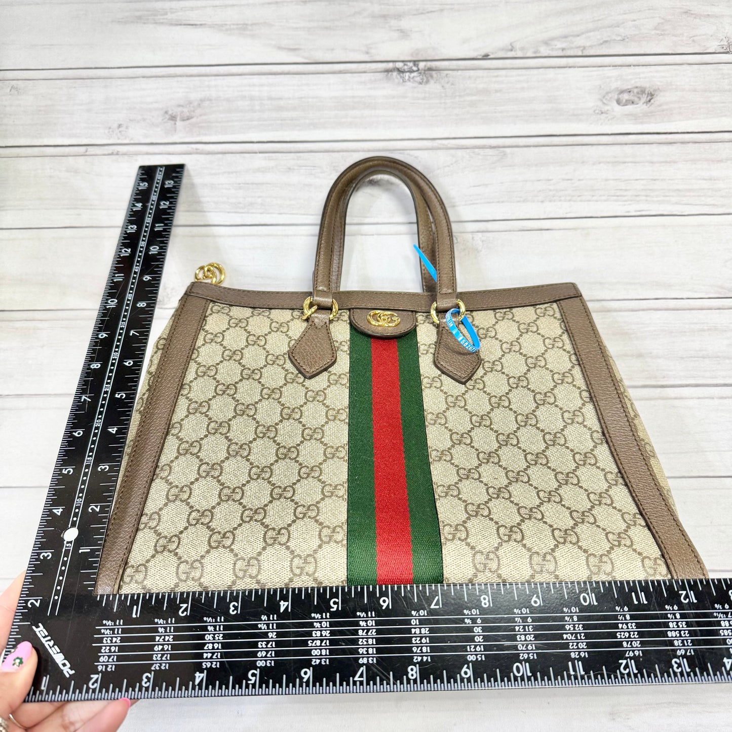 Handbag Luxury Designer By Gucci, Size: Medium