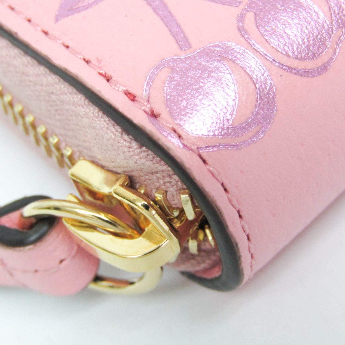GUCCI Zip around Wallet