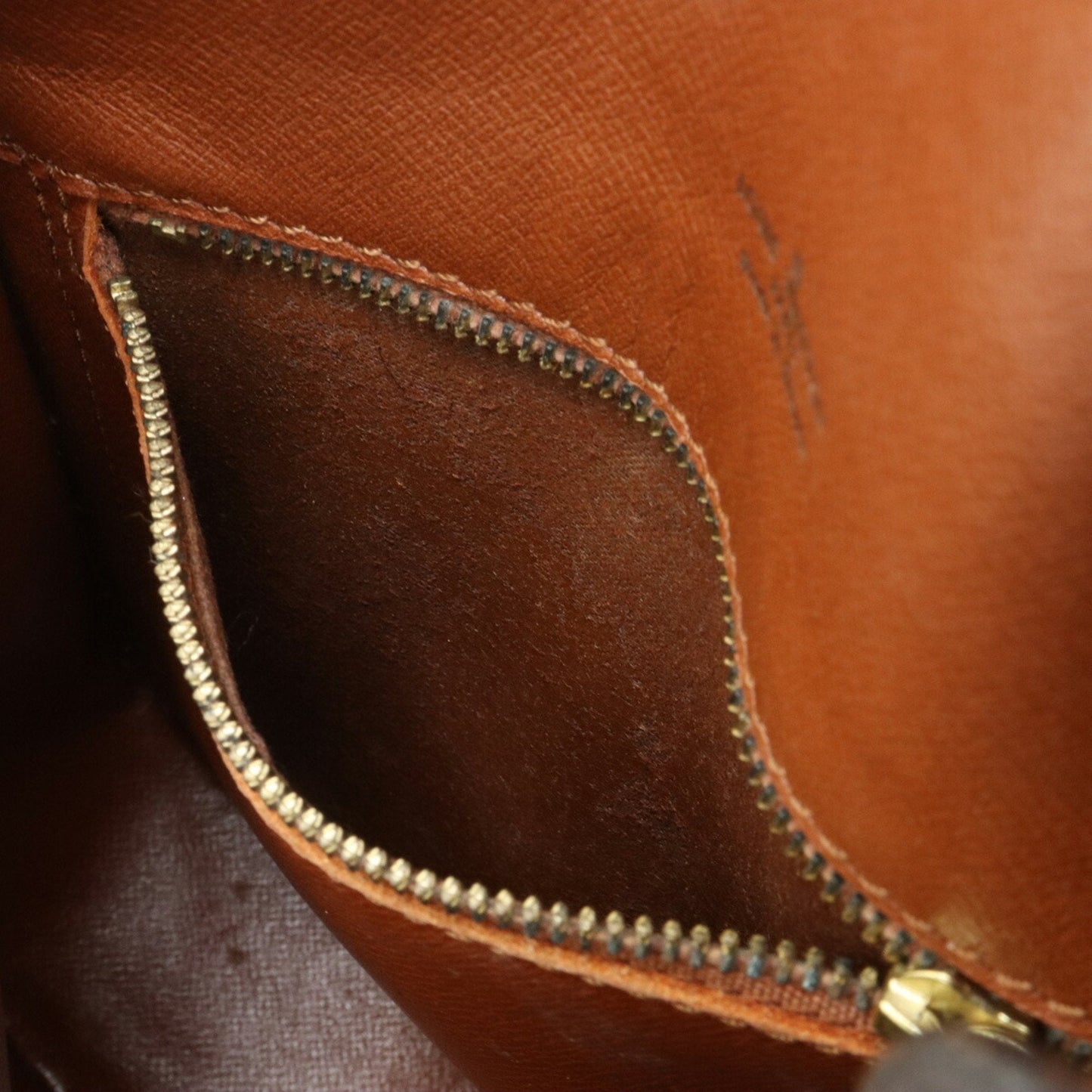 LOUIS VUITTON Saint Cloud Shoulder Bag