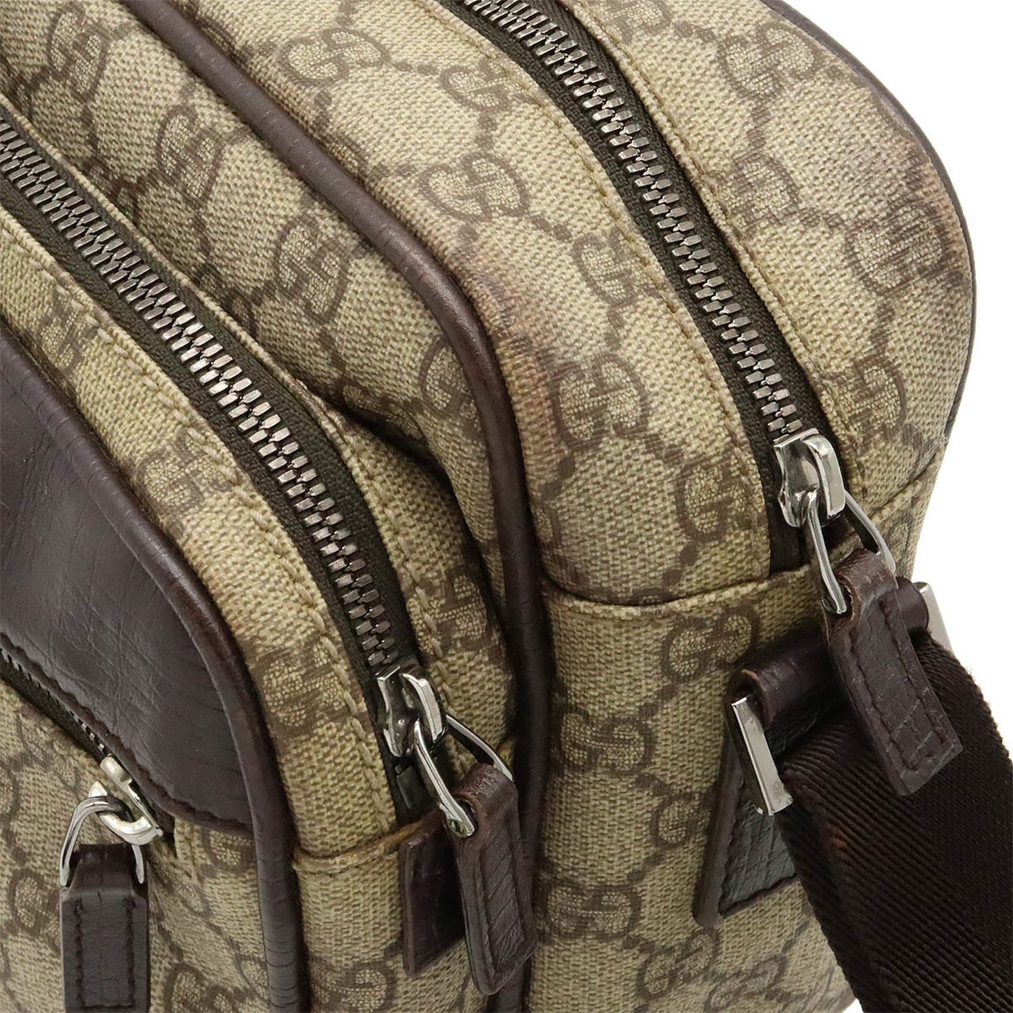 GUCCI GG Supreme Shoulder Bag