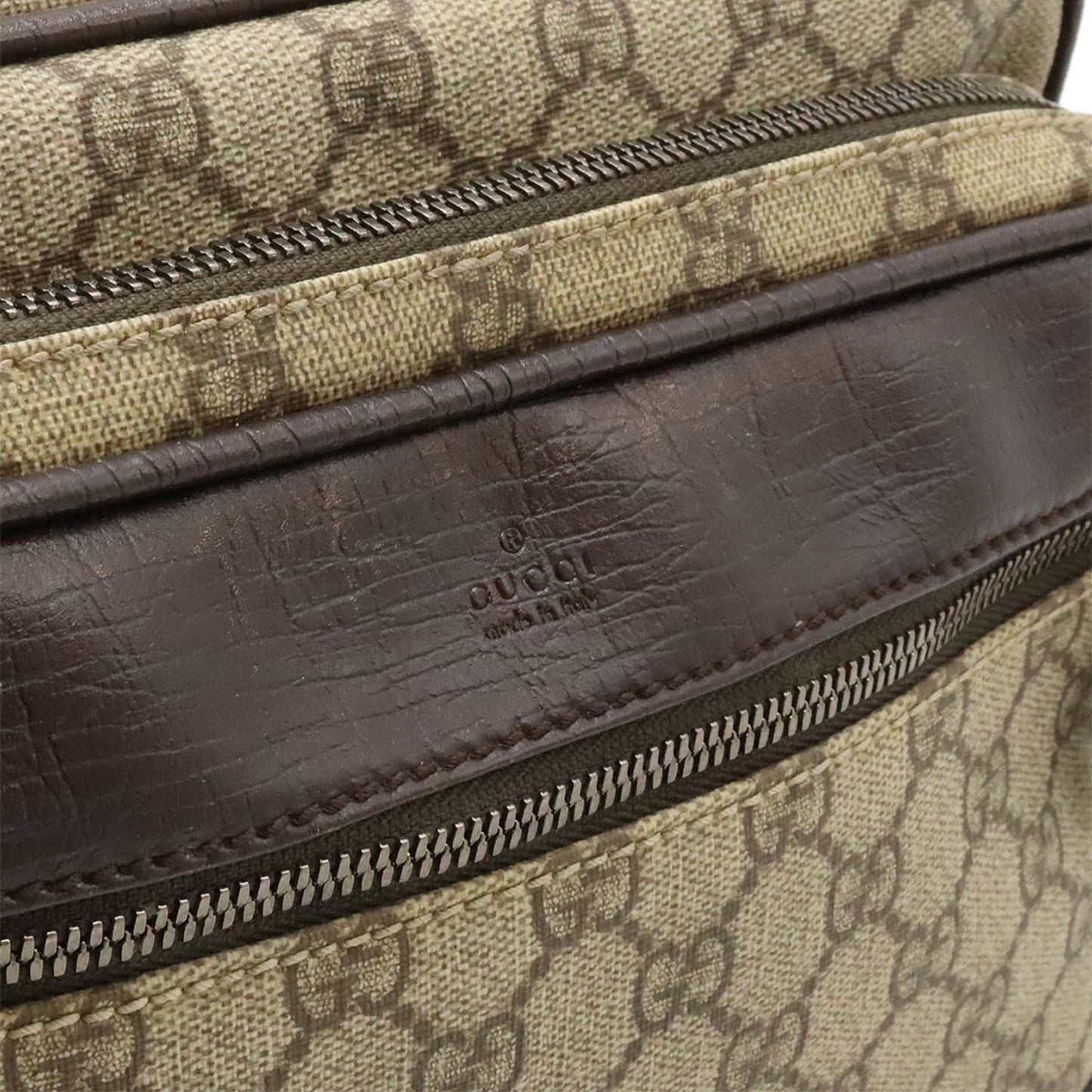 GUCCI GG Supreme Shoulder Bag