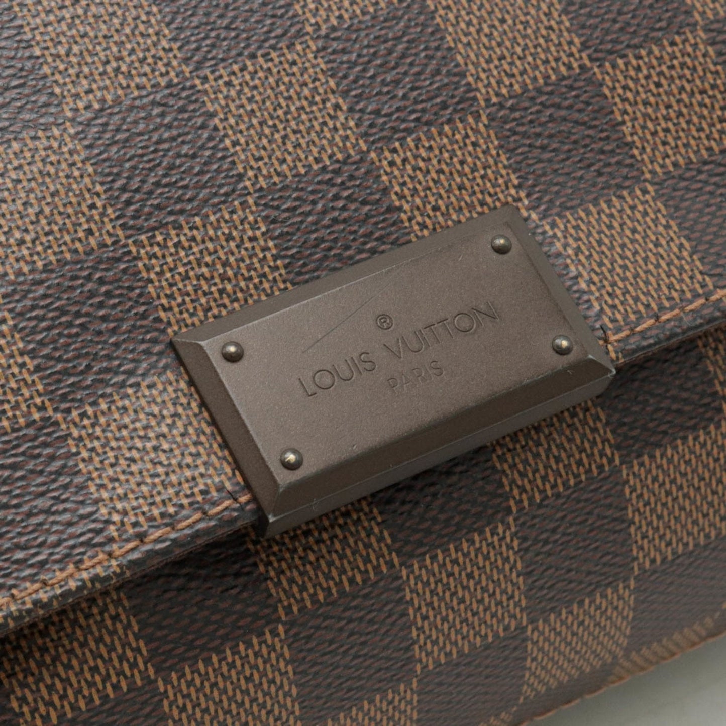 LOUIS VUITTON District Shoulder Bag