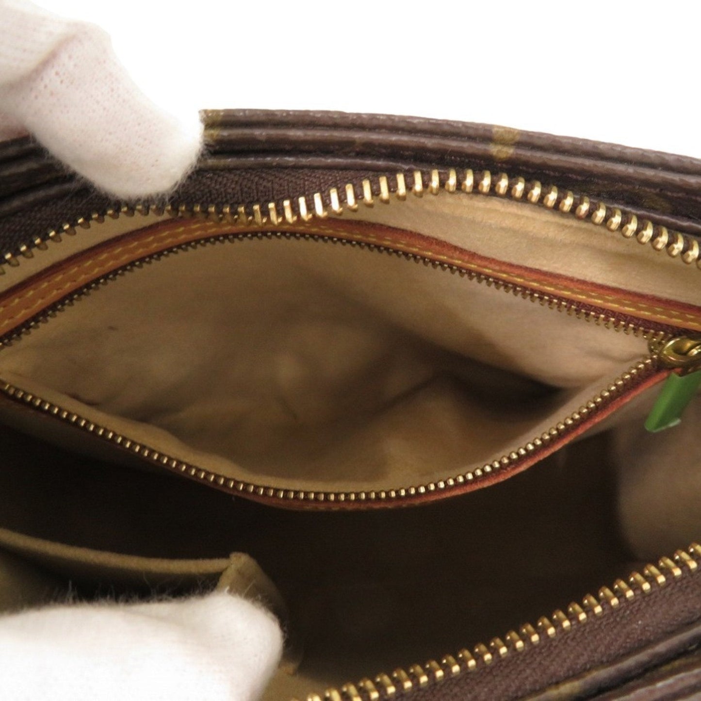 LOUIS VUITTON Looping MM Shoulder Bag