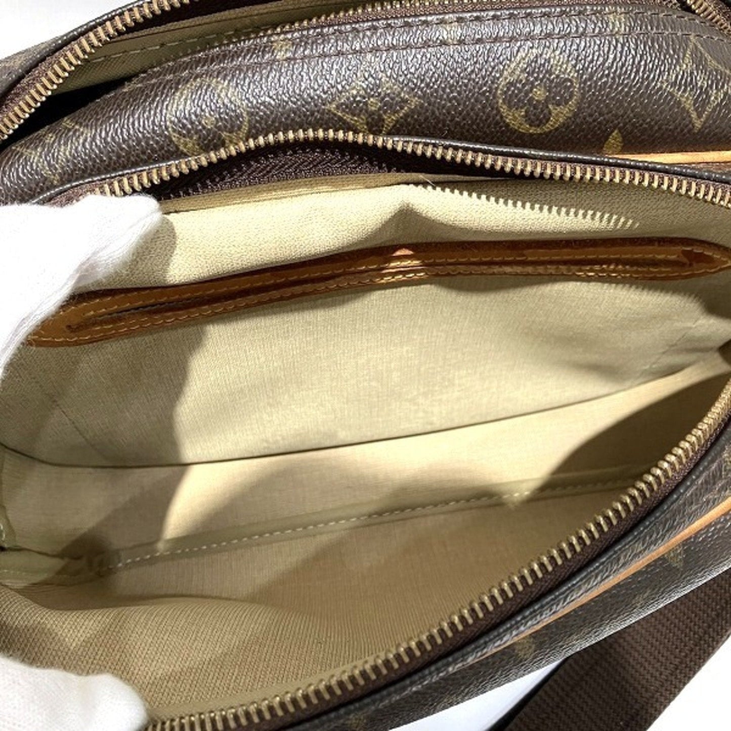 LOUIS VUITTON Reporter Shoulder Bag