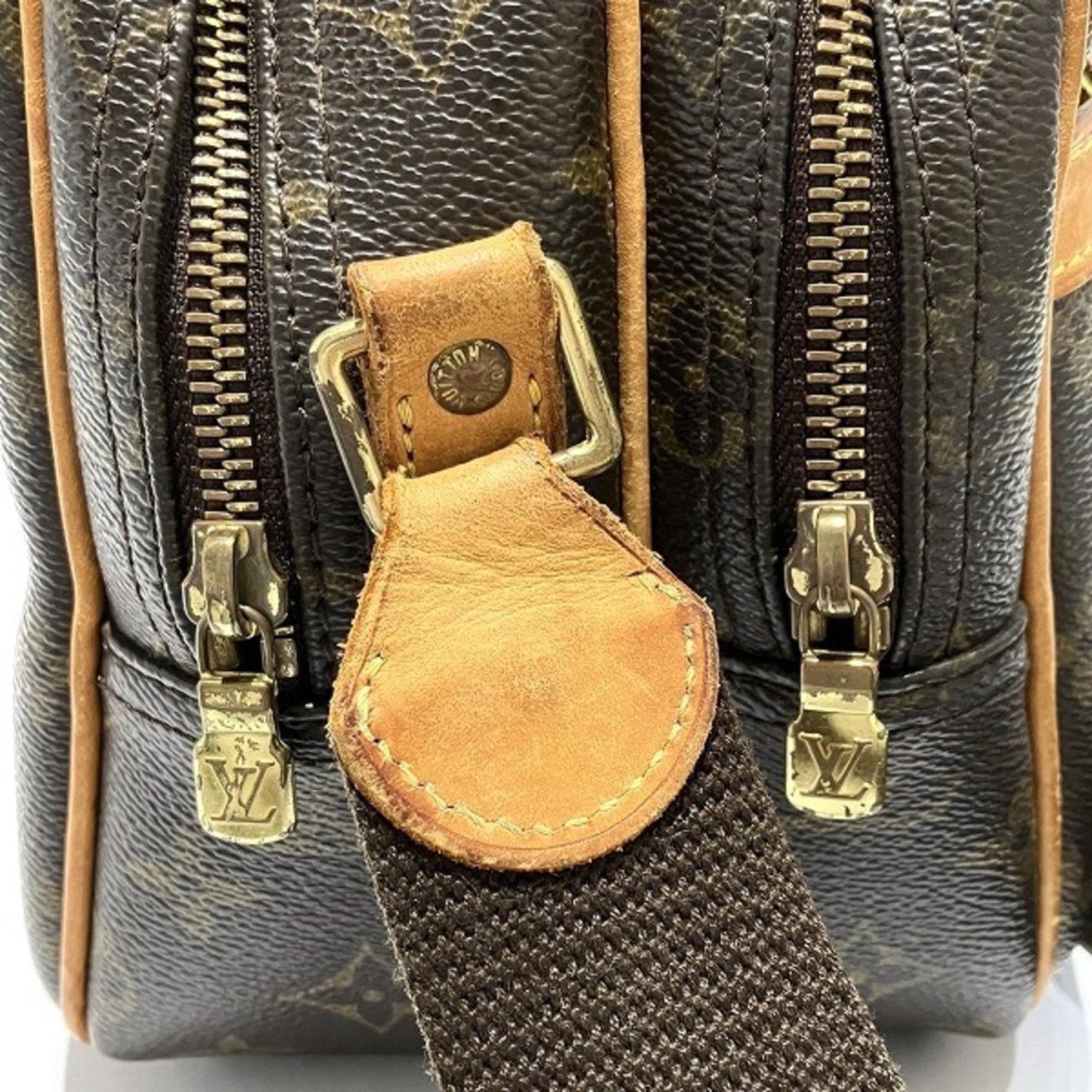LOUIS VUITTON Reporter Shoulder Bag
