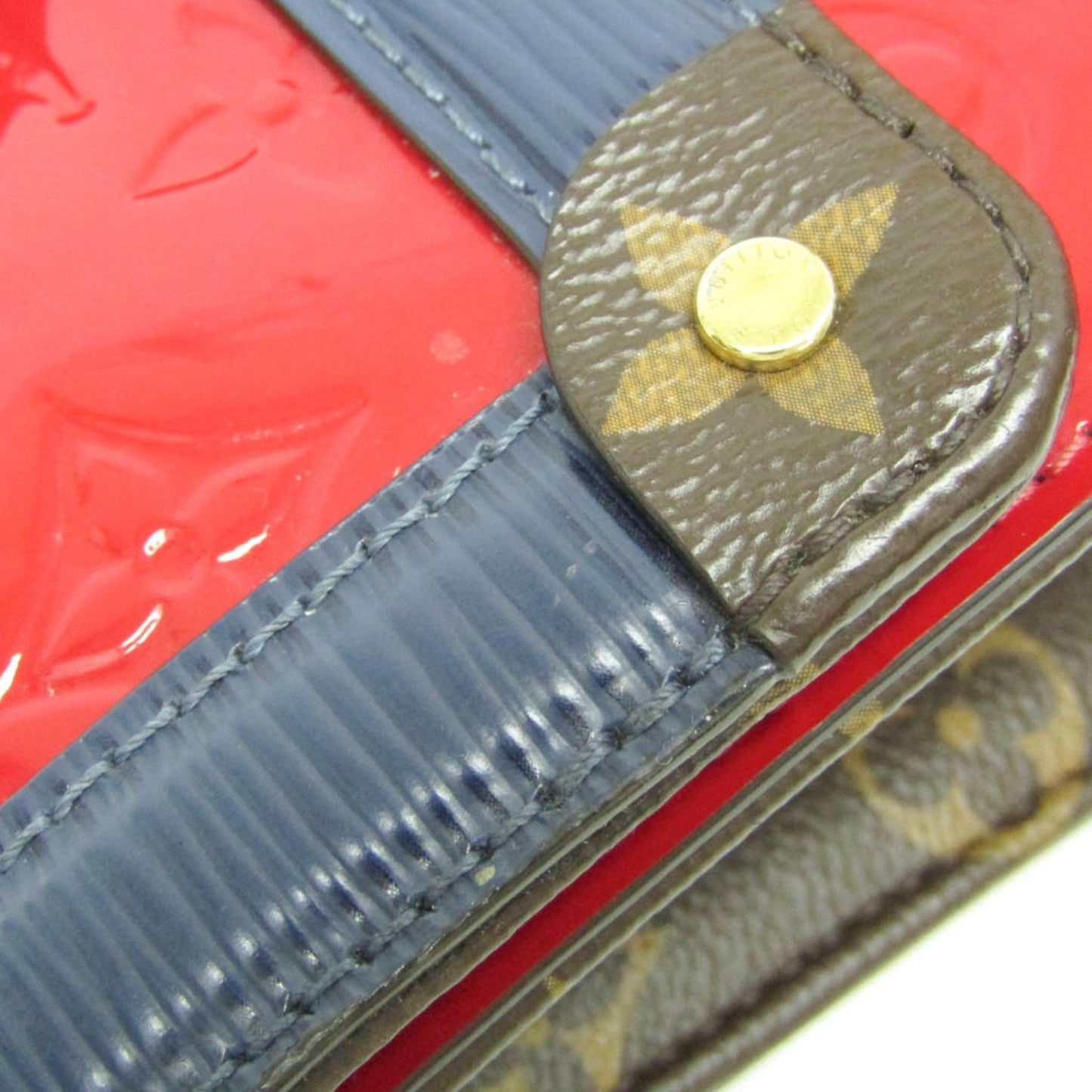 LOUIS VUITTON Wynwood Shoulder Bag