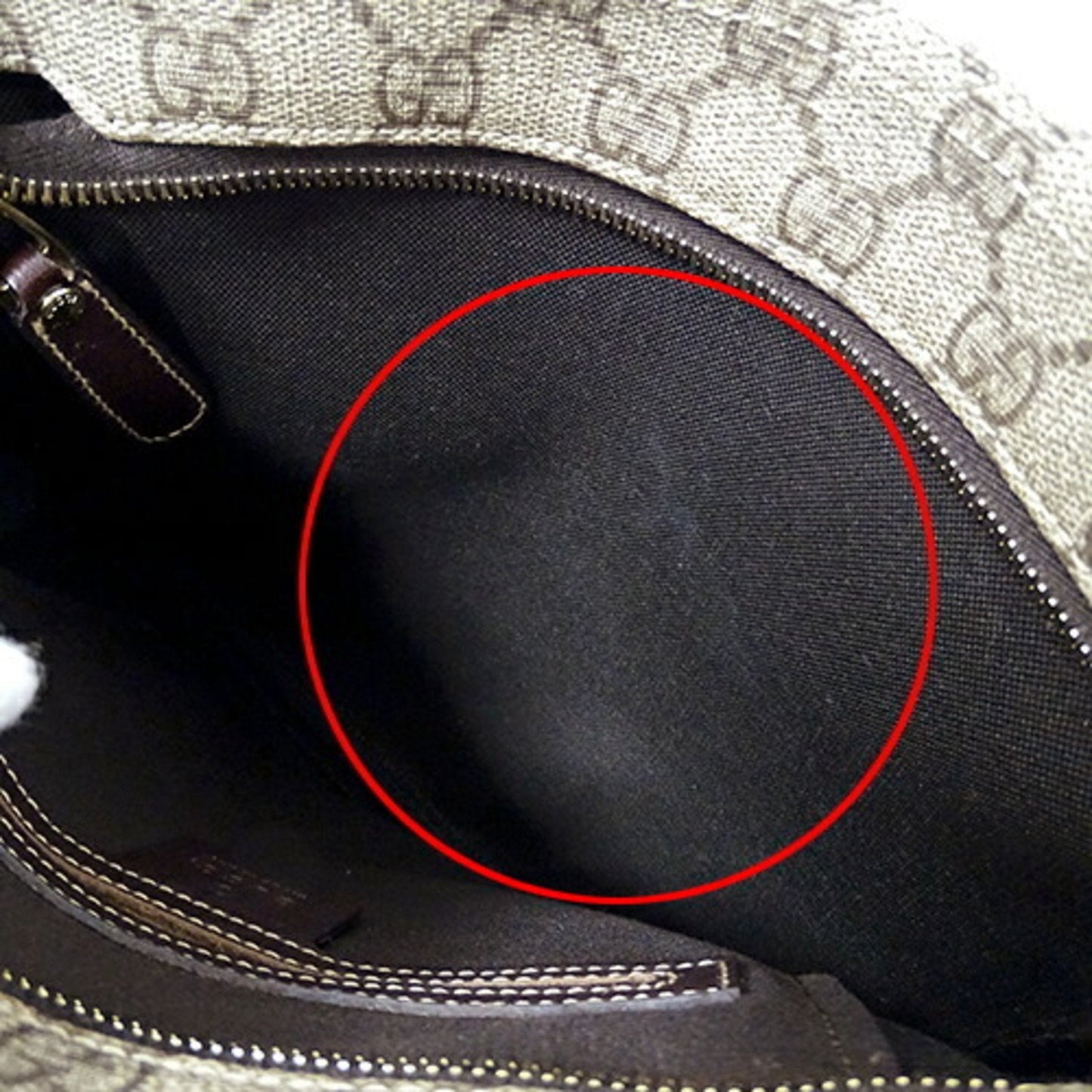 GUCCI GG Supreme Shoulder Bag