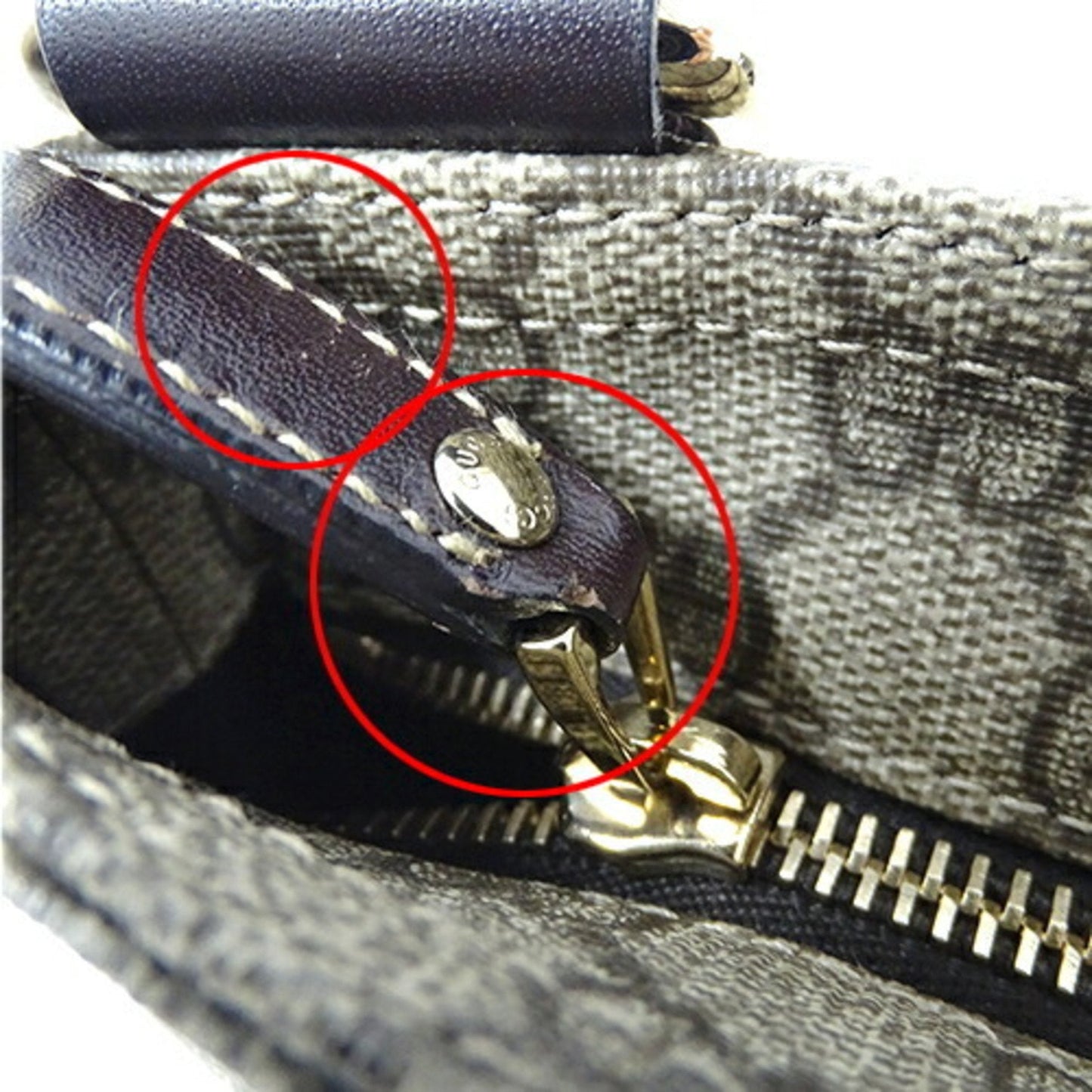 GUCCI GG Supreme Shoulder Bag