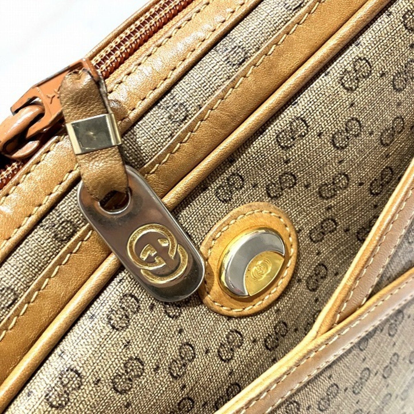 GUCCI GG Supreme Shoulder Bag