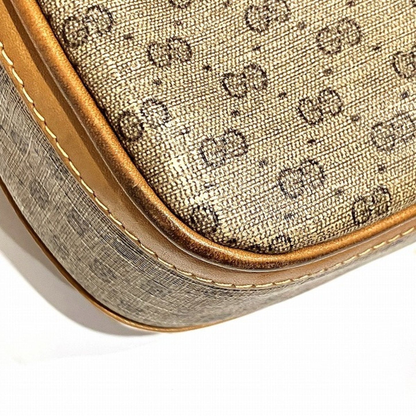 GUCCI GG Supreme Shoulder Bag