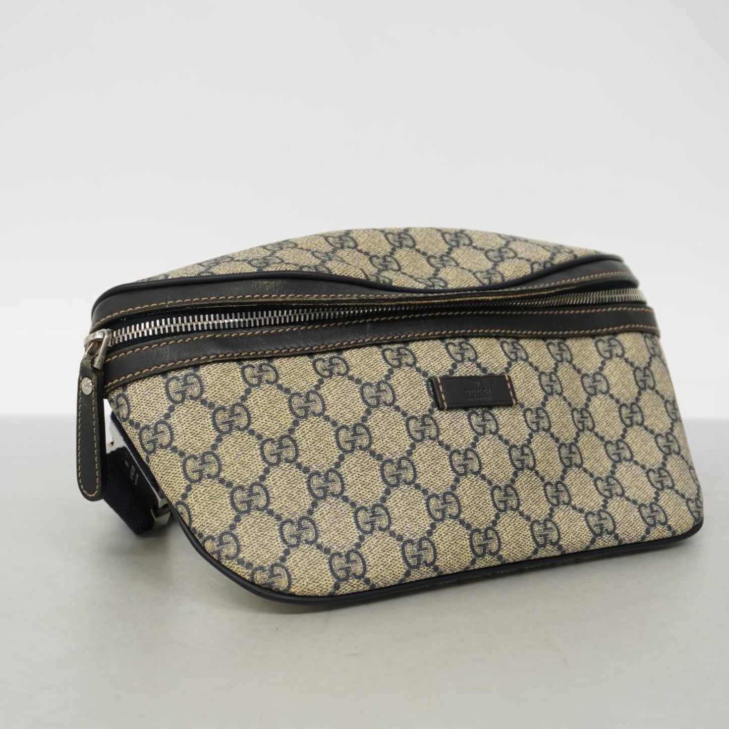 GUCCI GG Supreme Shoulder Bag