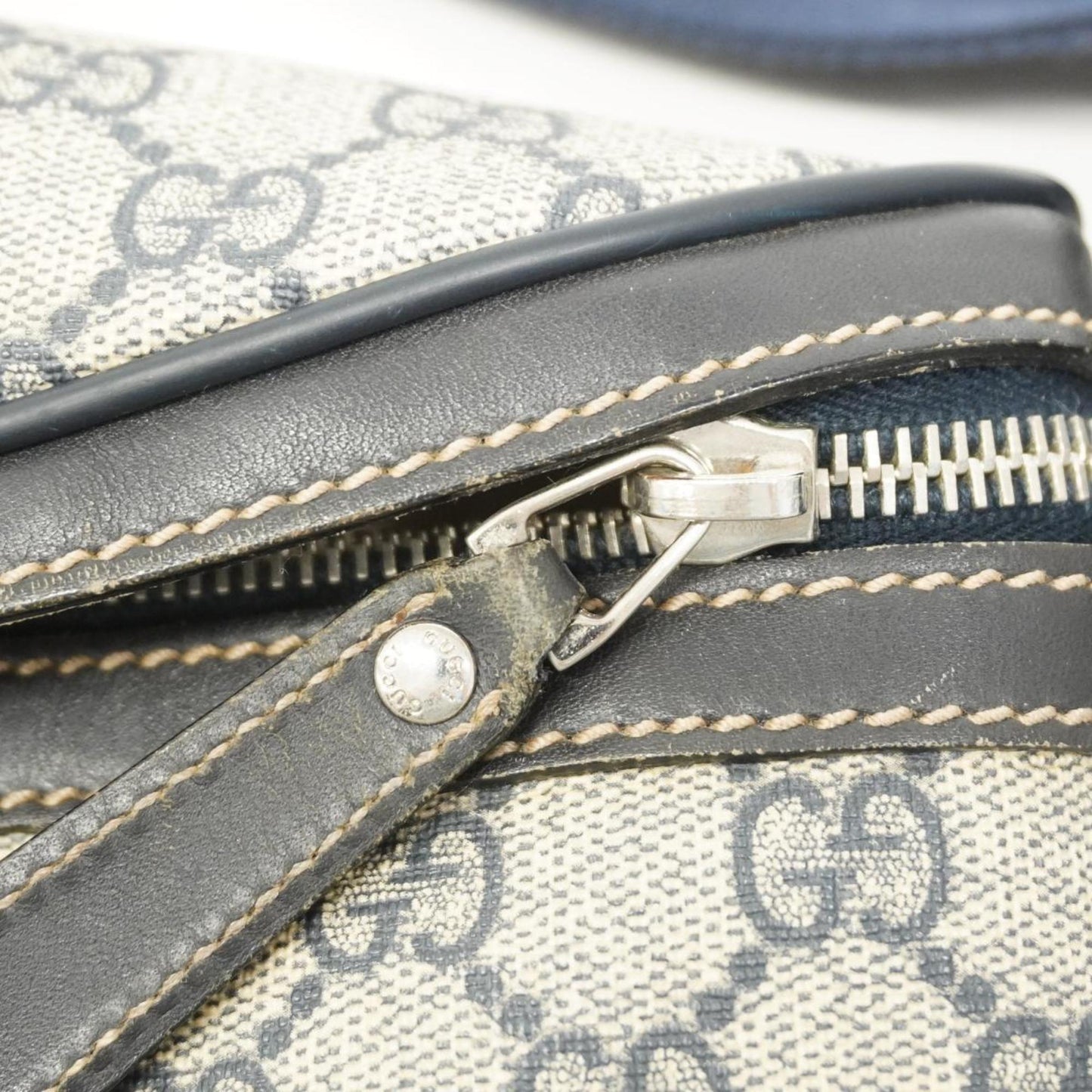 GUCCI GG Supreme Shoulder Bag