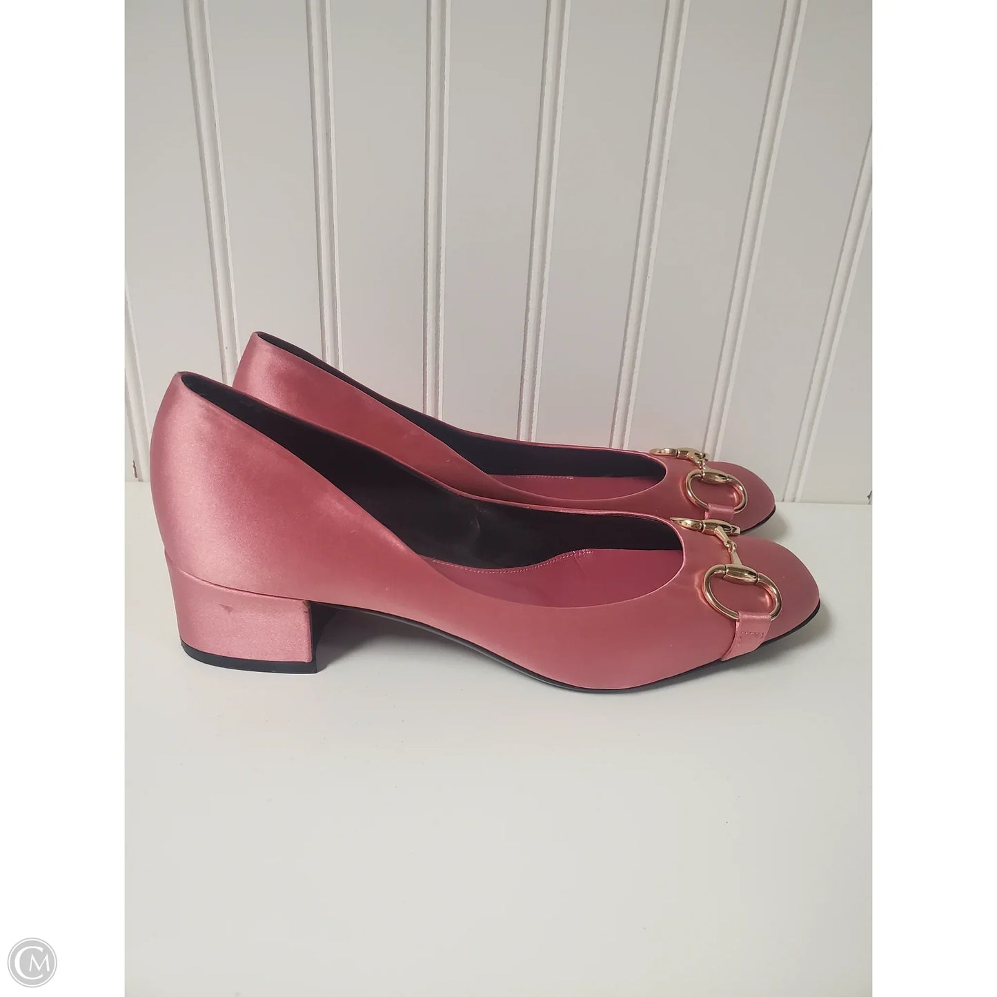 Shoes Luxury Designer By Gucci In Pink, Size: 8