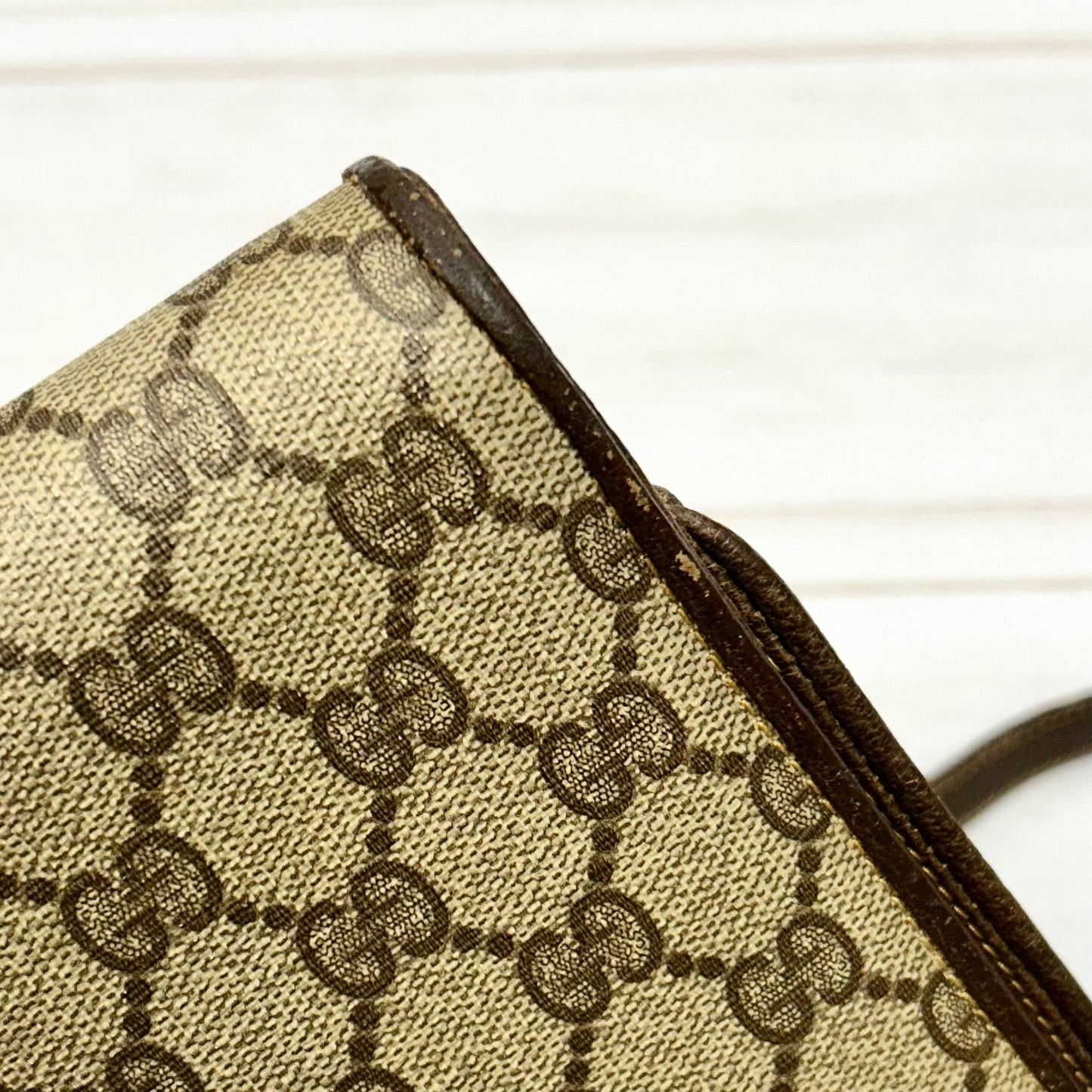 Crossbody Luxury Designer By Gucci Size: Medium