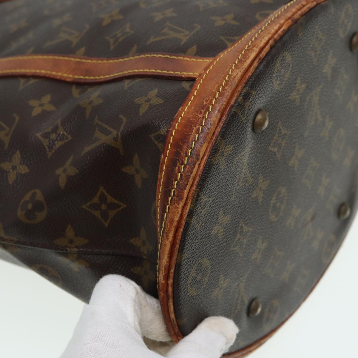 LOUIS VUITTON Bucket Shoulder Bag