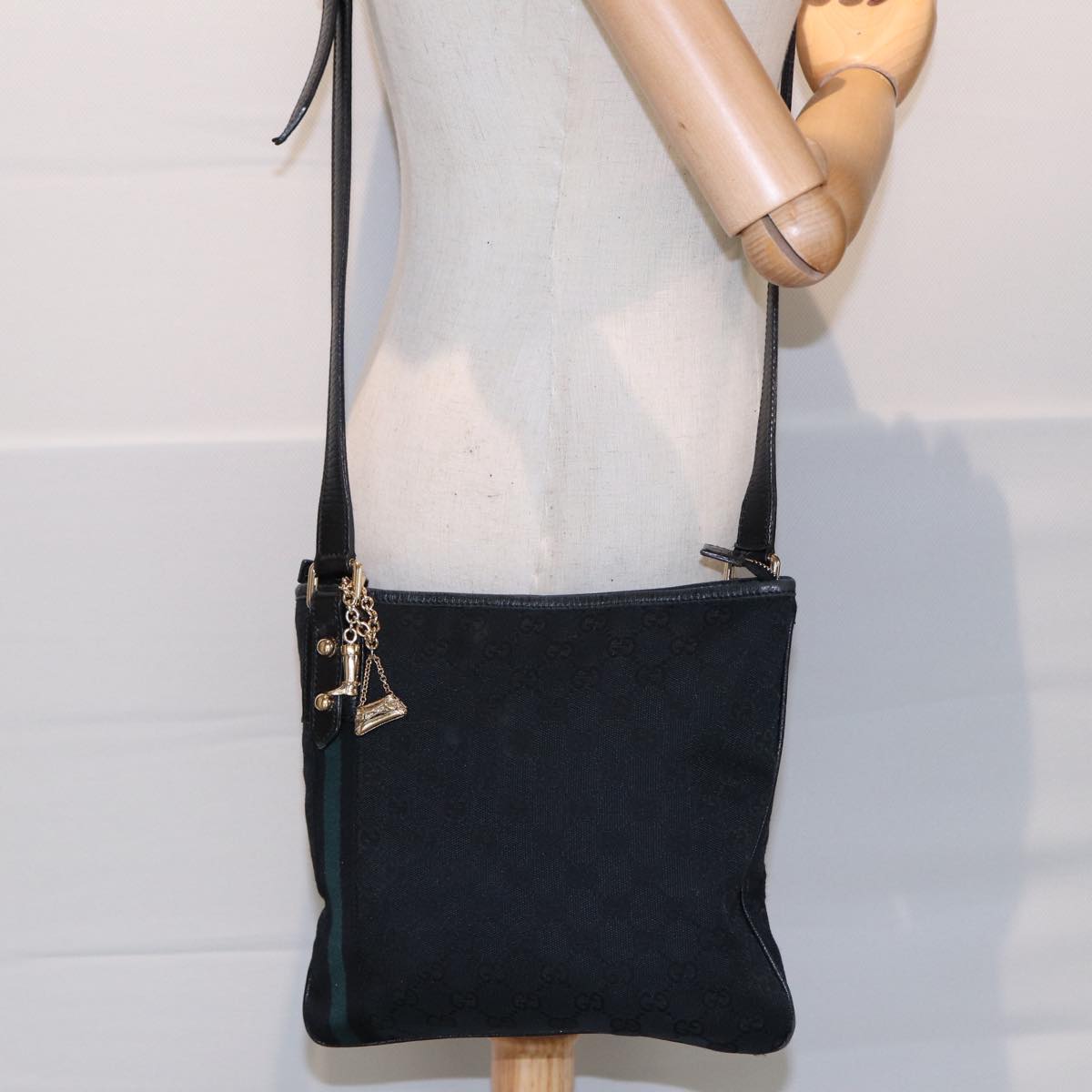 GUCCI GG canvas Shoulder Bag