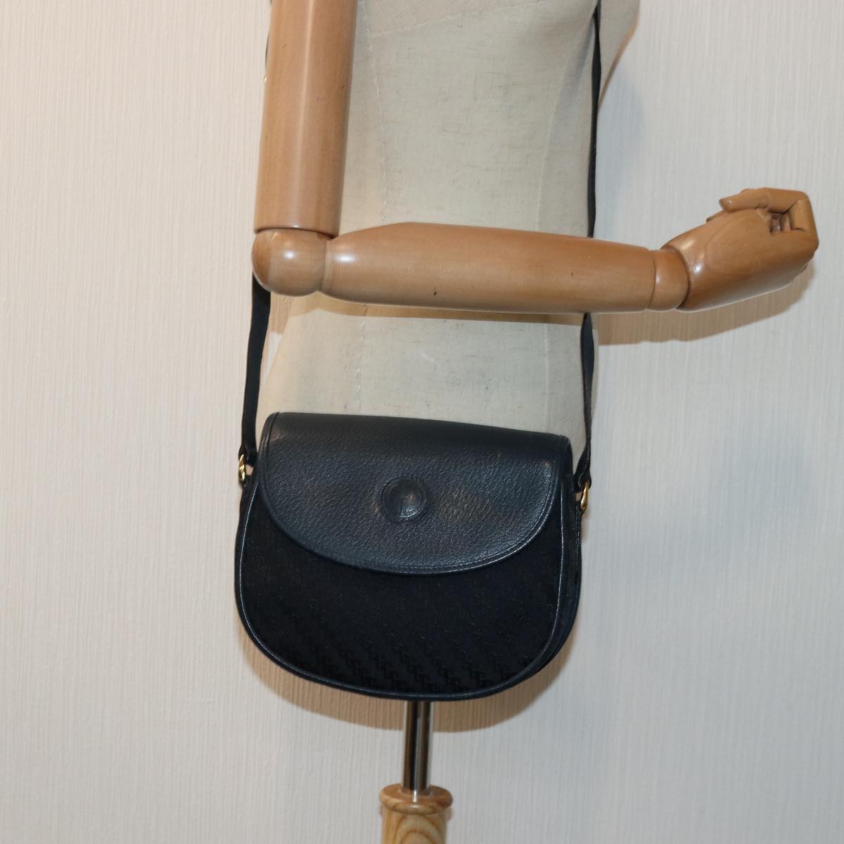 GUCCI G Logo Shoulder Bag