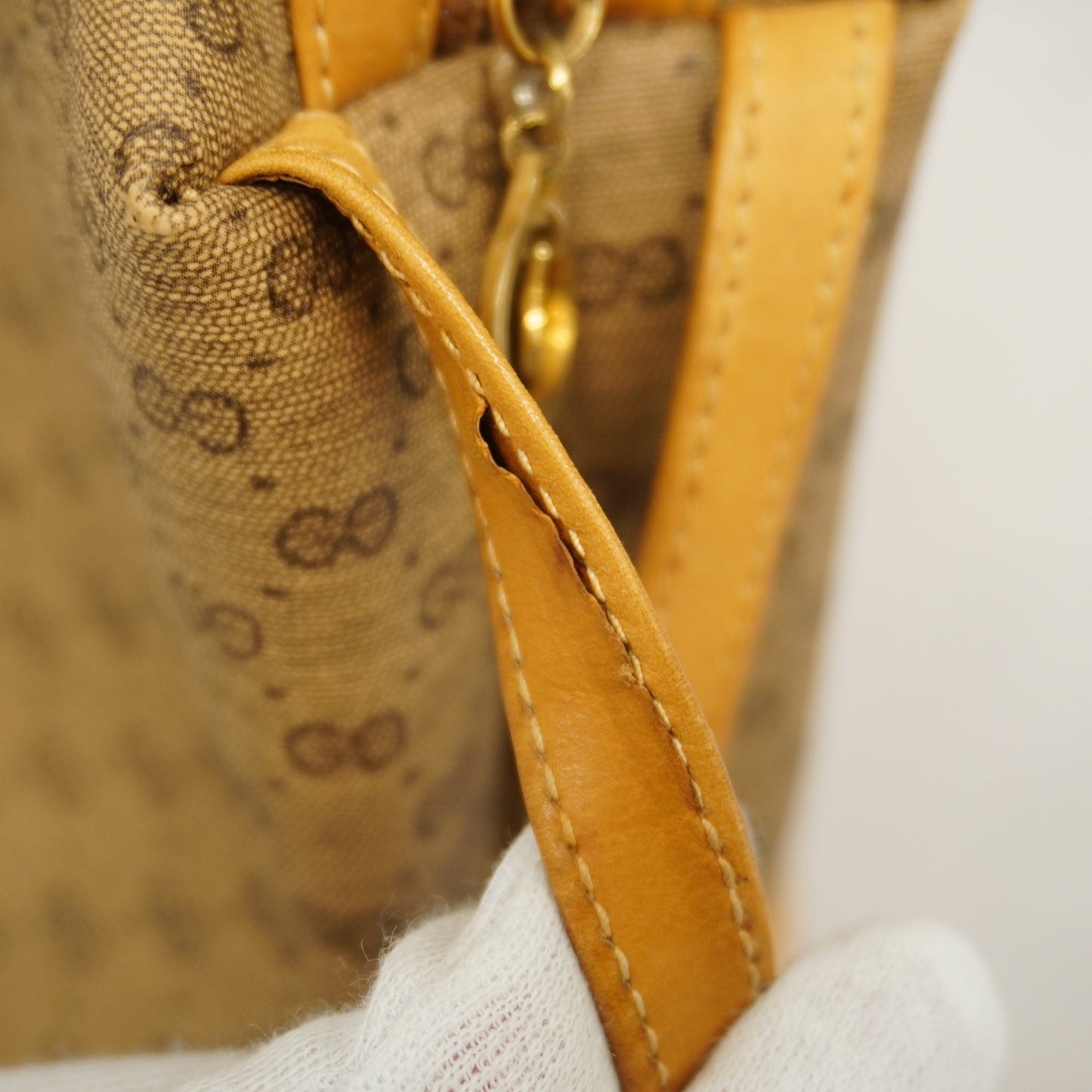 Gucci Micro GG Micro GG Women's Leather Pouch Beige