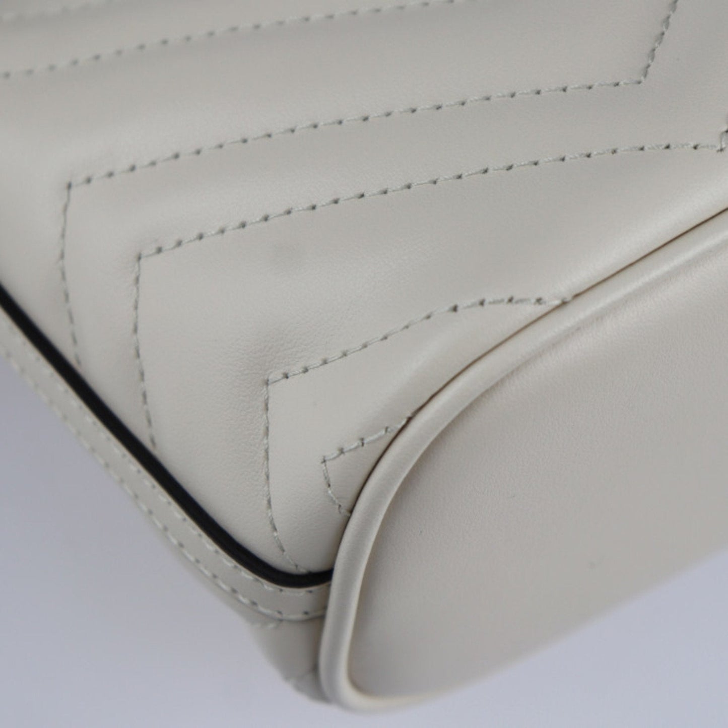 GUCCI GG Marmont Shoulder Bag 739166 White Ivory Gold Hardware Quilted Handbag