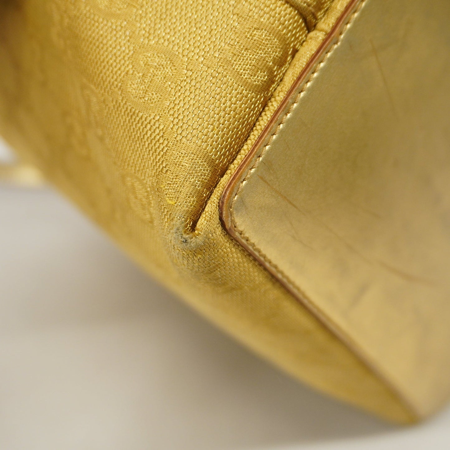 GUCCIAuth 002 1099 Women's GG Canvas Tote Bag Gold