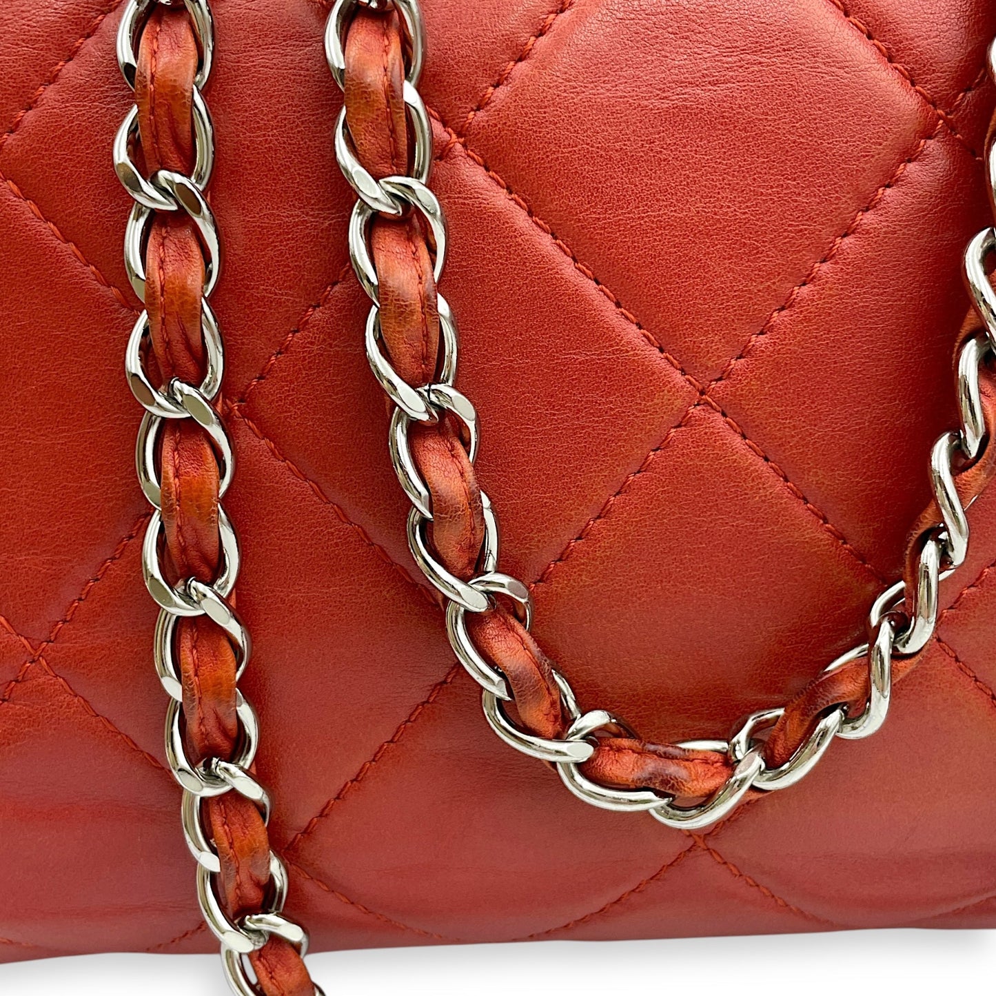 Seasonal Quilted Tote 29x27x9.5cm Red Shoulder Bag in Calfskin, Silver hardware