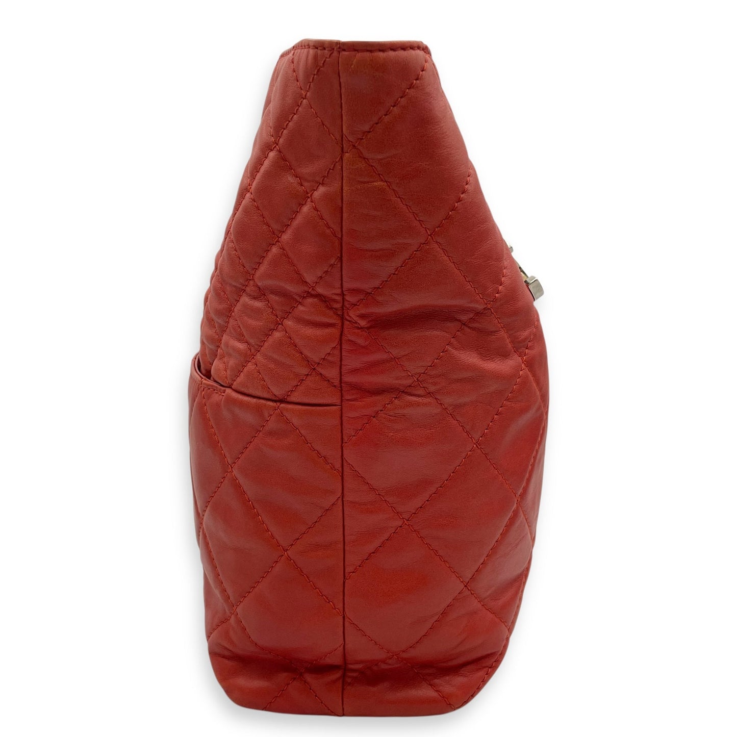 Seasonal Quilted Tote 29x27x9.5cm Red Shoulder Bag in Calfskin, Silver hardware