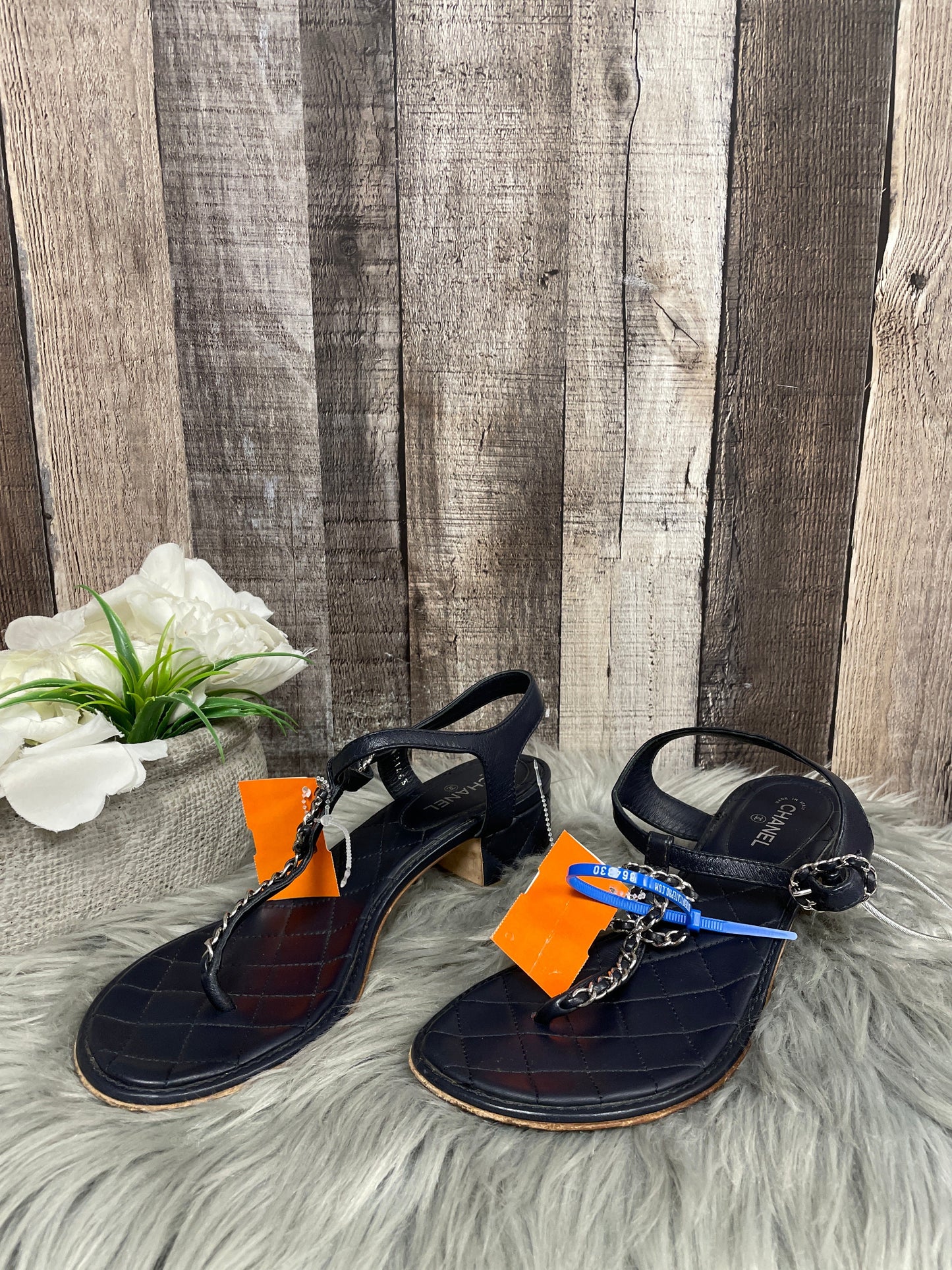Sandals Luxury Designer By Chanel Size: 8.5