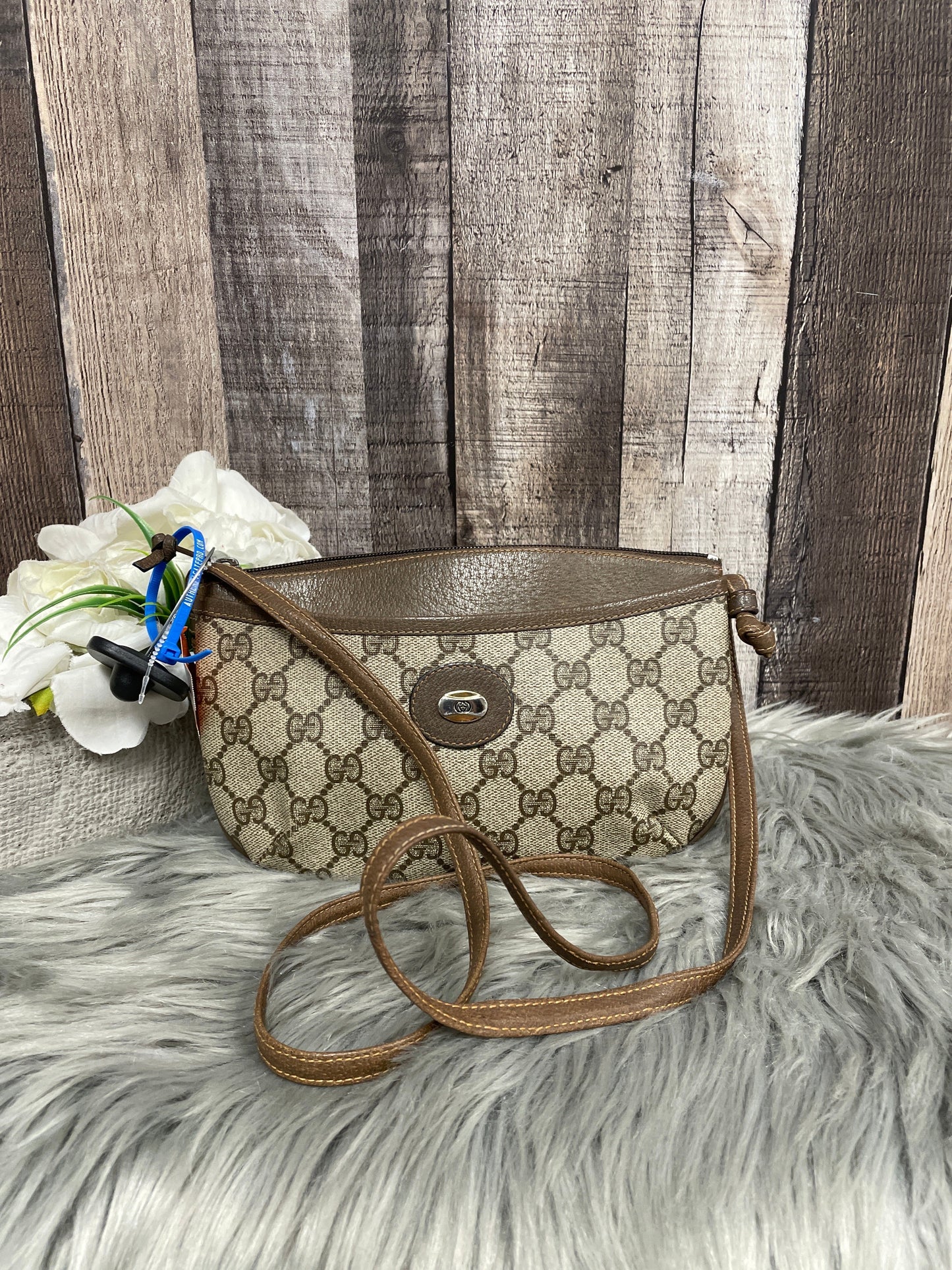 Crossbody Luxury Designer By Gucci Size: Small