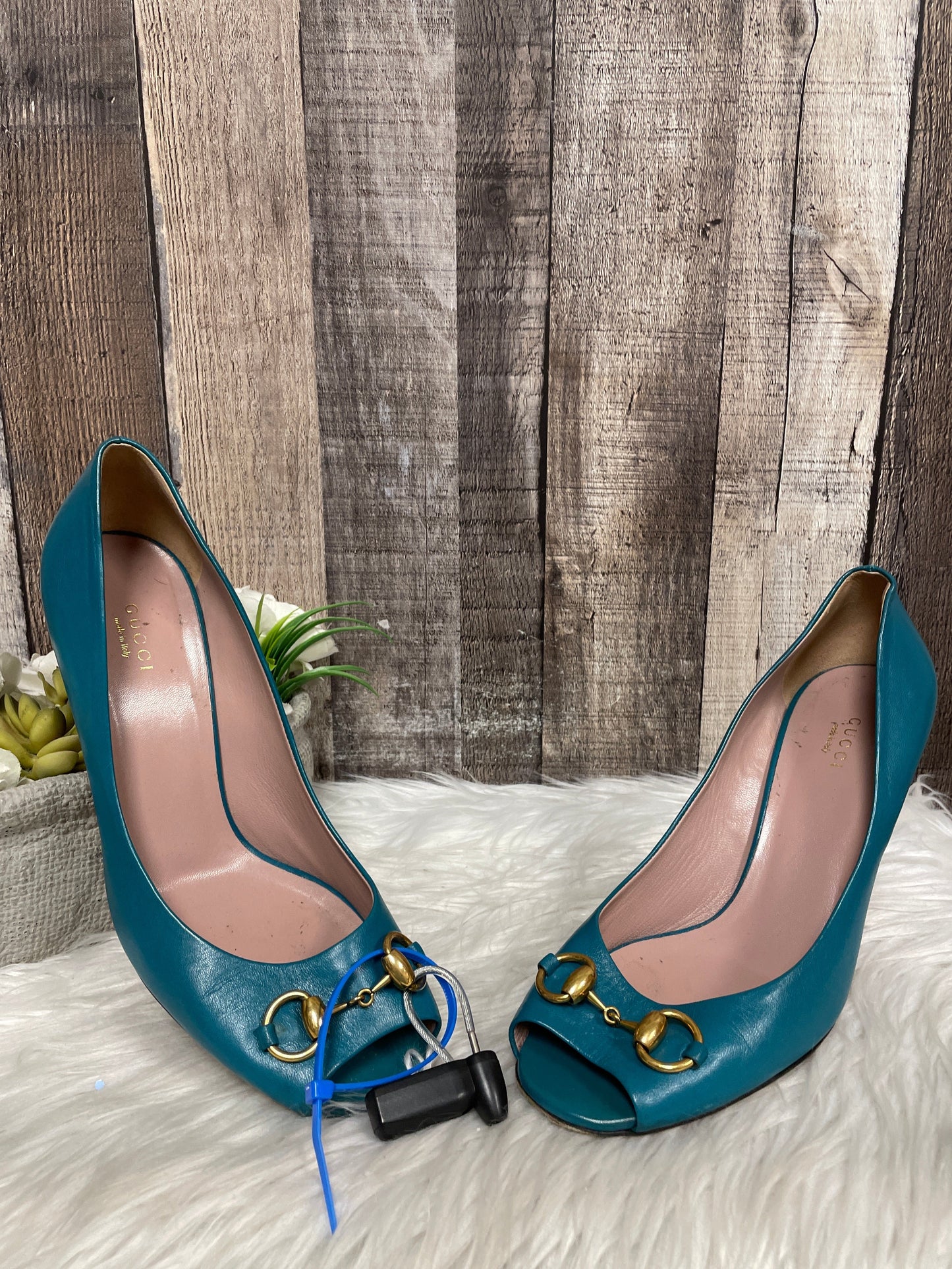 Shoes Designer By Gucci Size: 10