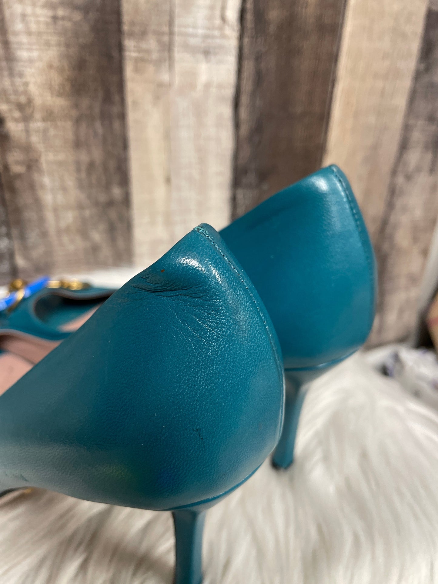 Shoes Designer By Gucci Size: 10