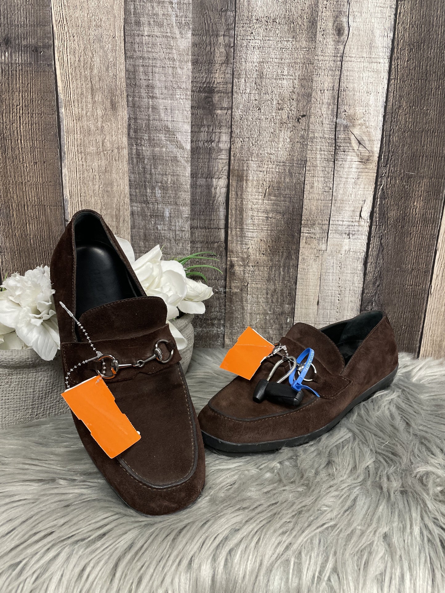 Shoes Luxury Designer By Gucci Size: 7