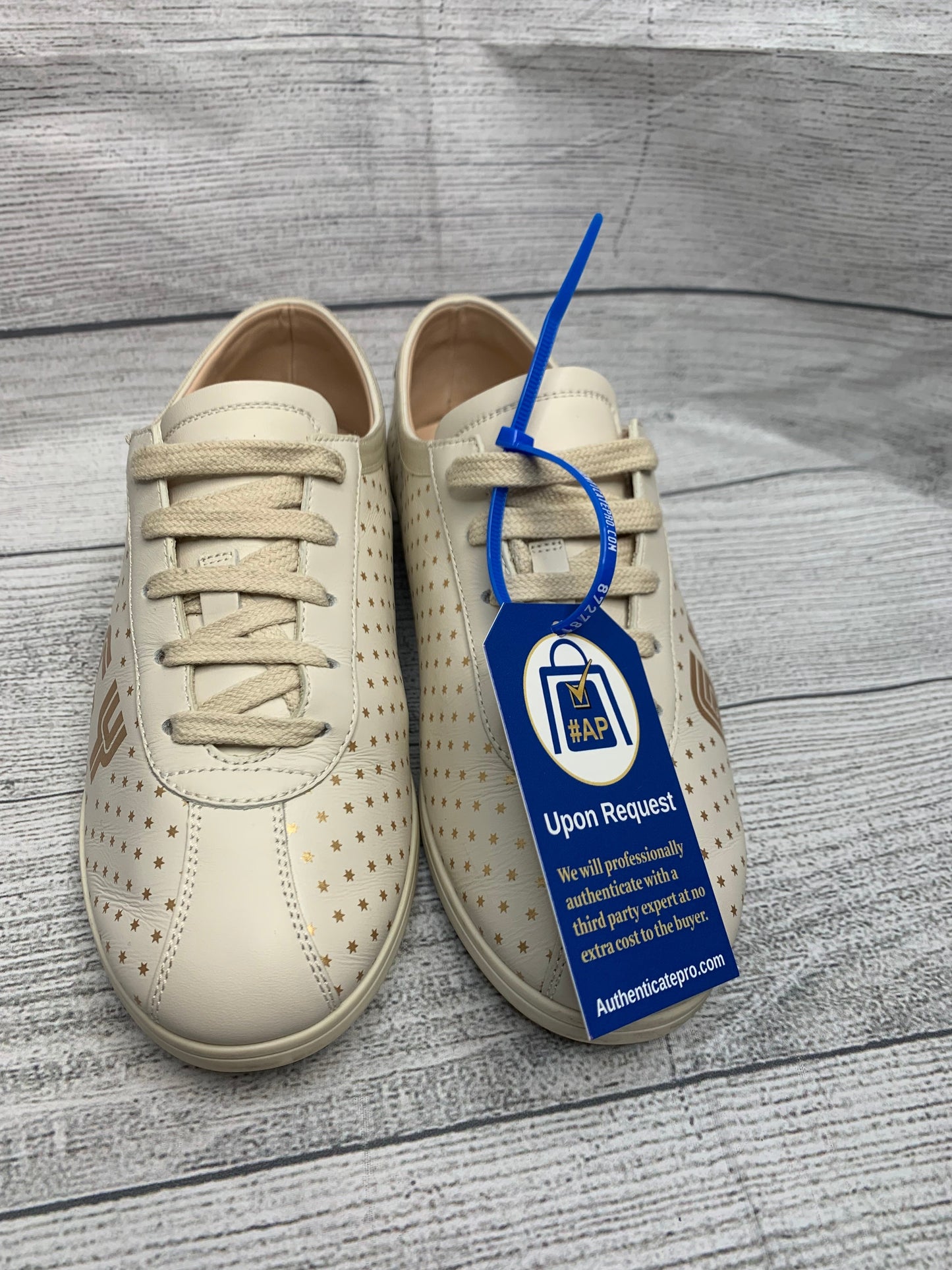 Shoes Designer By Gucci Size: 7.5