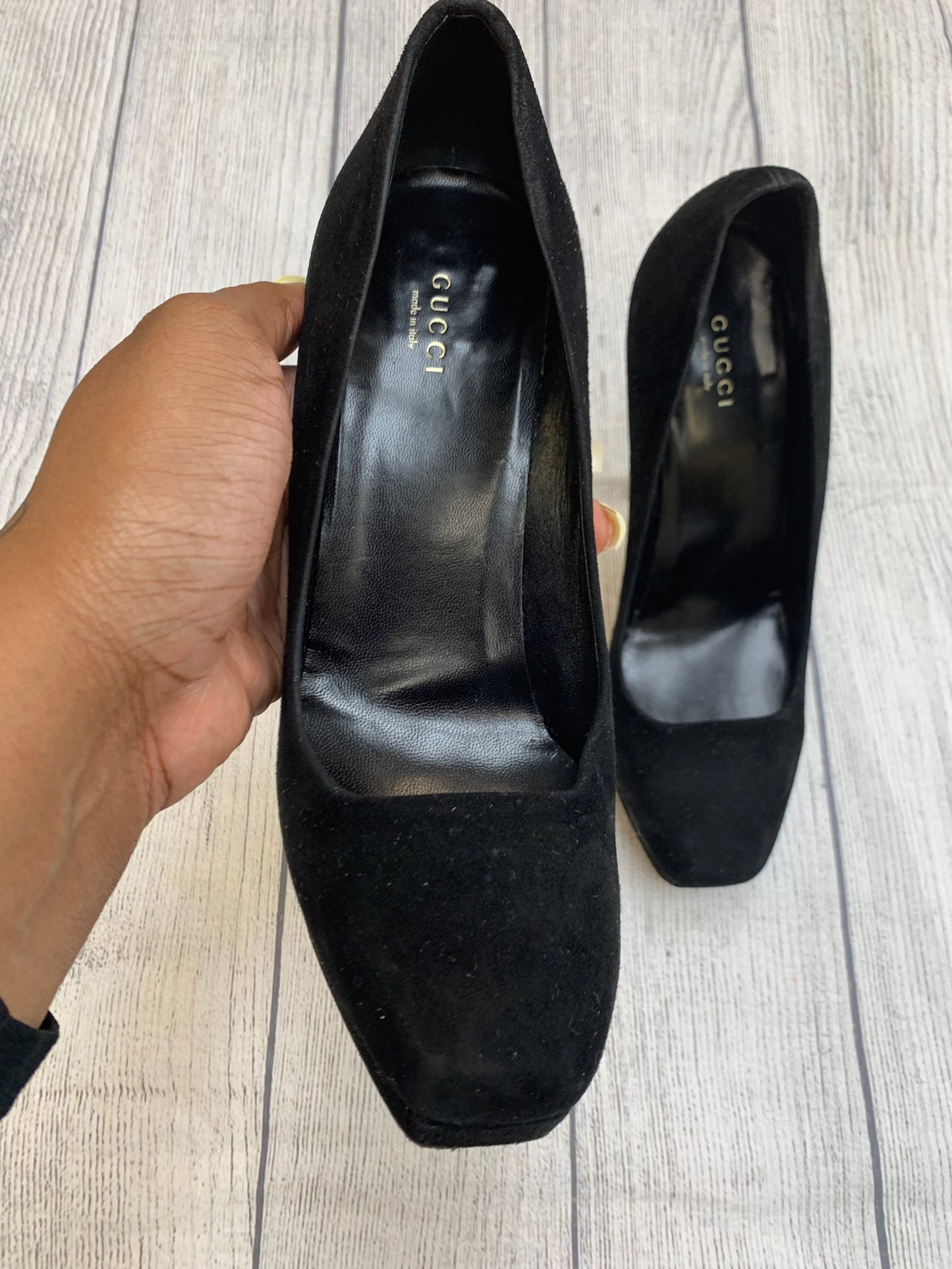 Shoes Designer By Gucci Size: 8.5