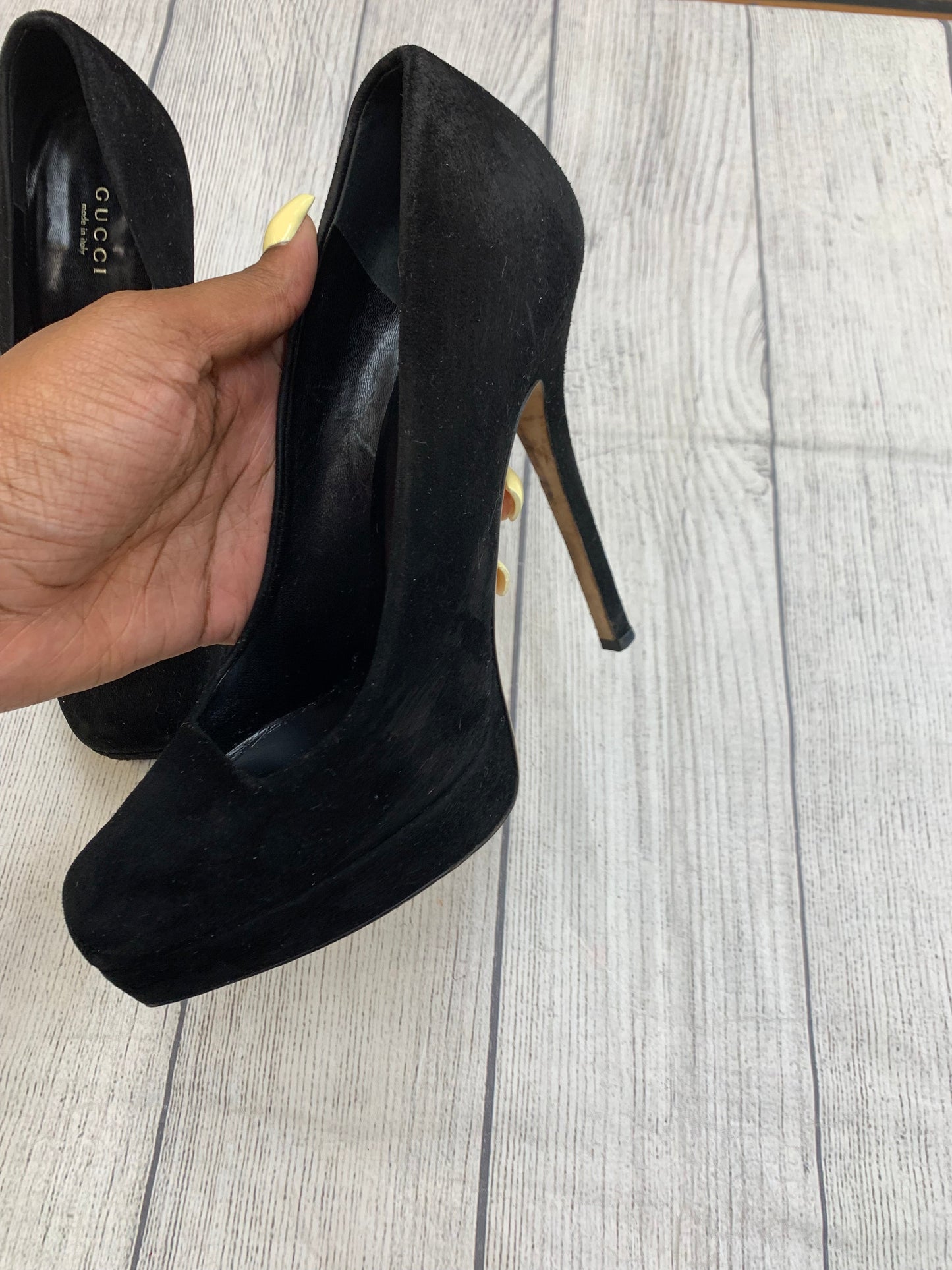 Shoes Designer By Gucci Size: 8.5