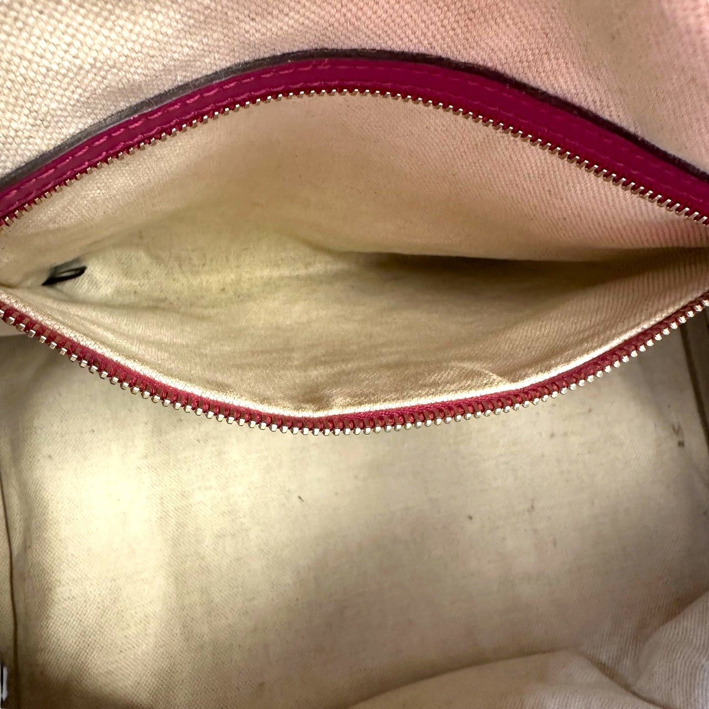 Handbag Luxury Designer By Gucci Size: Large