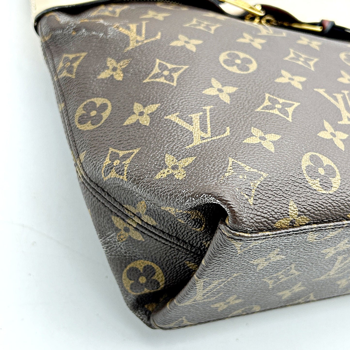 Pre-owned LOUIS VUITTON Monogram Tuileries Besace Creme LA32388