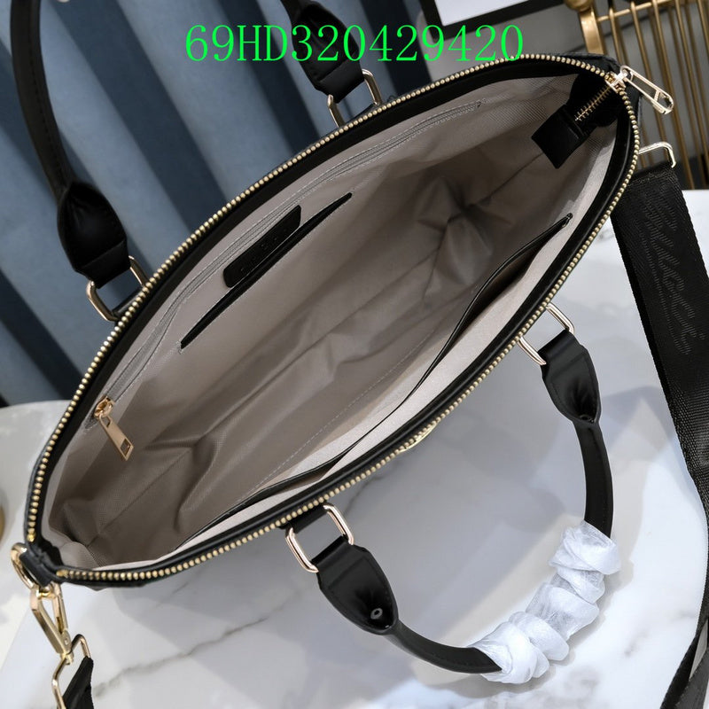 Gucci Bags - The Tote 926