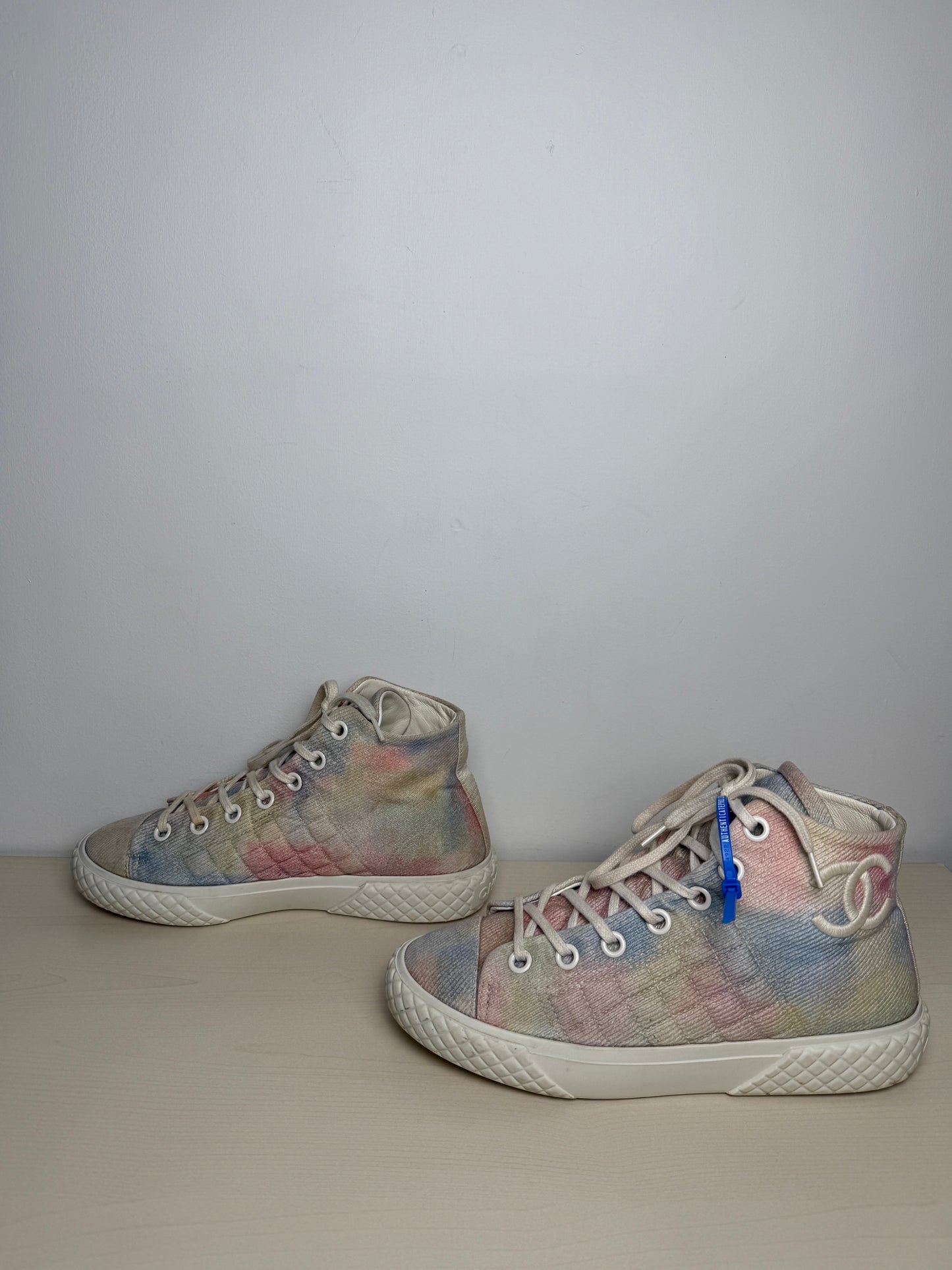 Shoes Luxury Designer By Chanel In Multi-colored, Size: 7.5