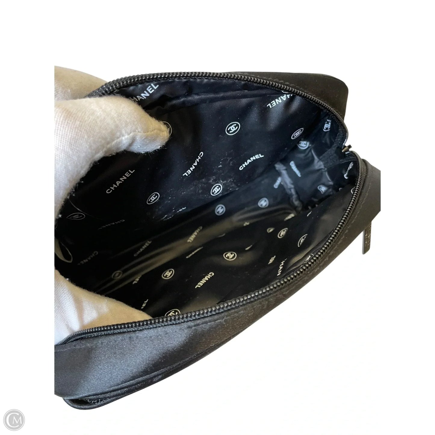 Makeup Bag Luxury Designer By Chanel, Size: Medium