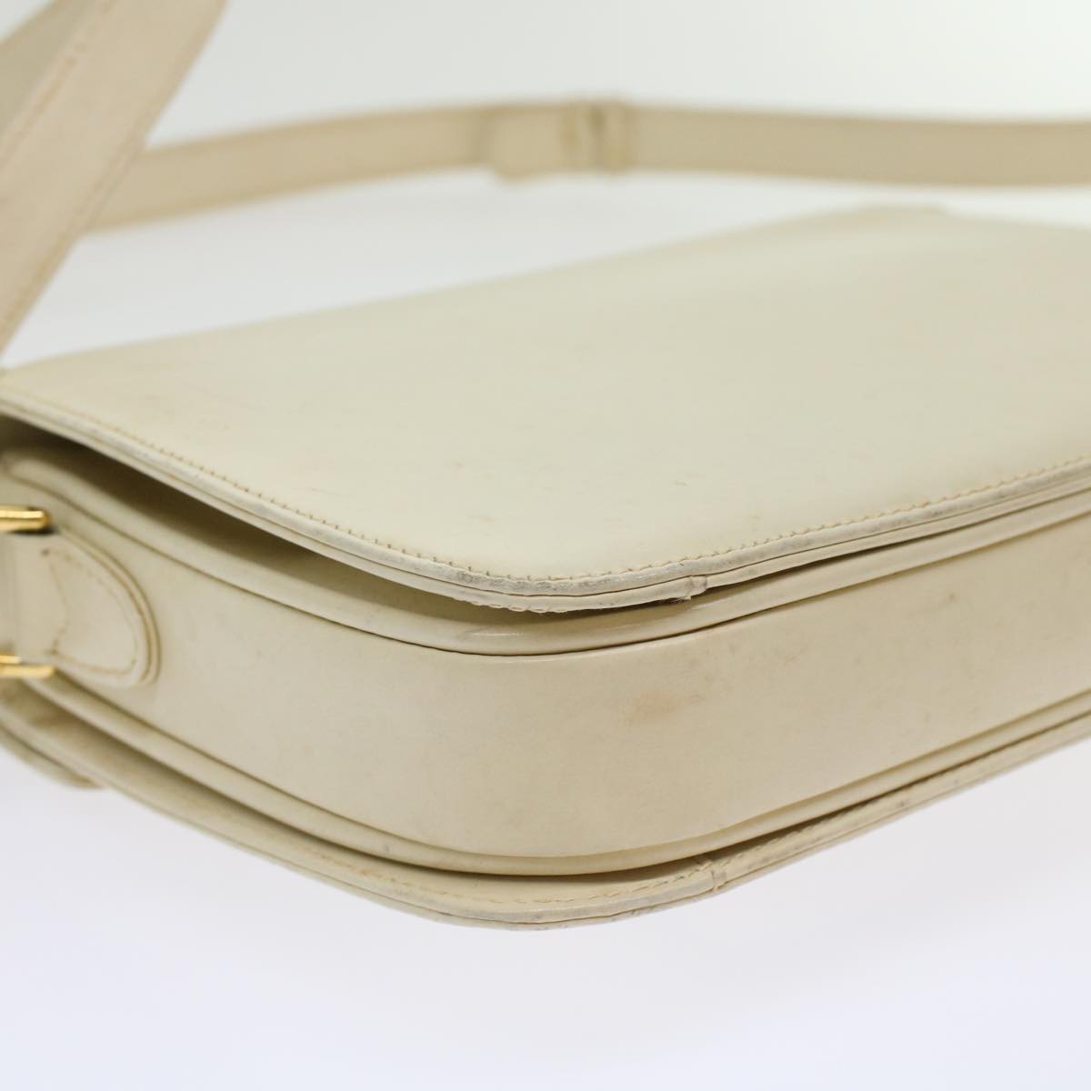 GUCCI Turn Lock Shoulder Bag Leather White 001.406.0587 45900