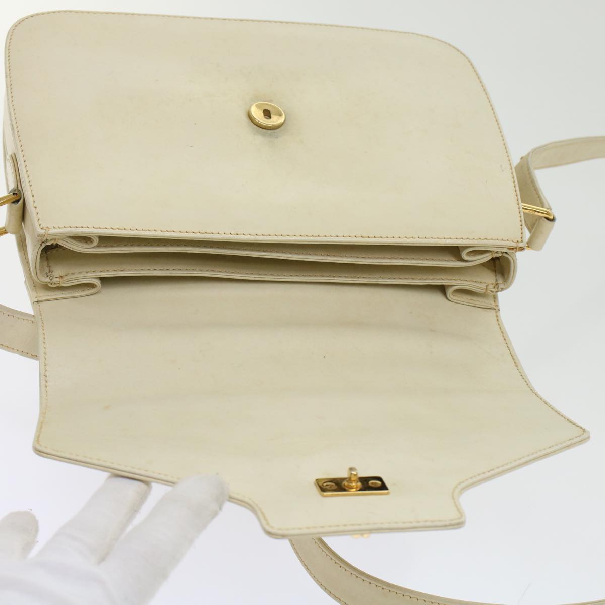 GUCCI Turn Lock Shoulder Bag Leather White 001.406.0587 45900
