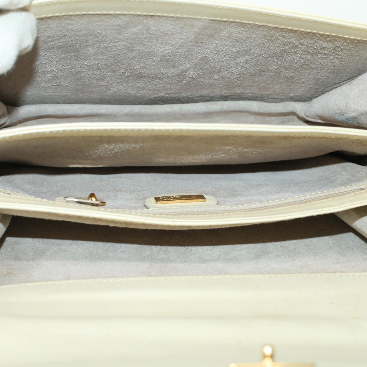 GUCCI Turn Lock Shoulder Bag Leather White 001.406.0587 45900