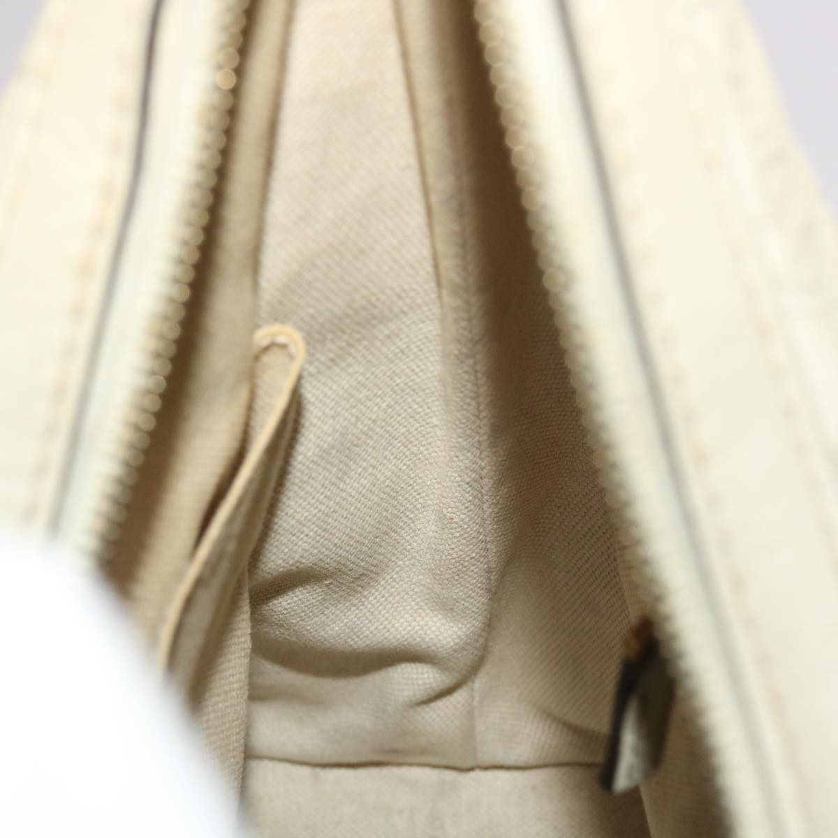 GUCCI Shima Shoulder Bag Leather White 002404 49070