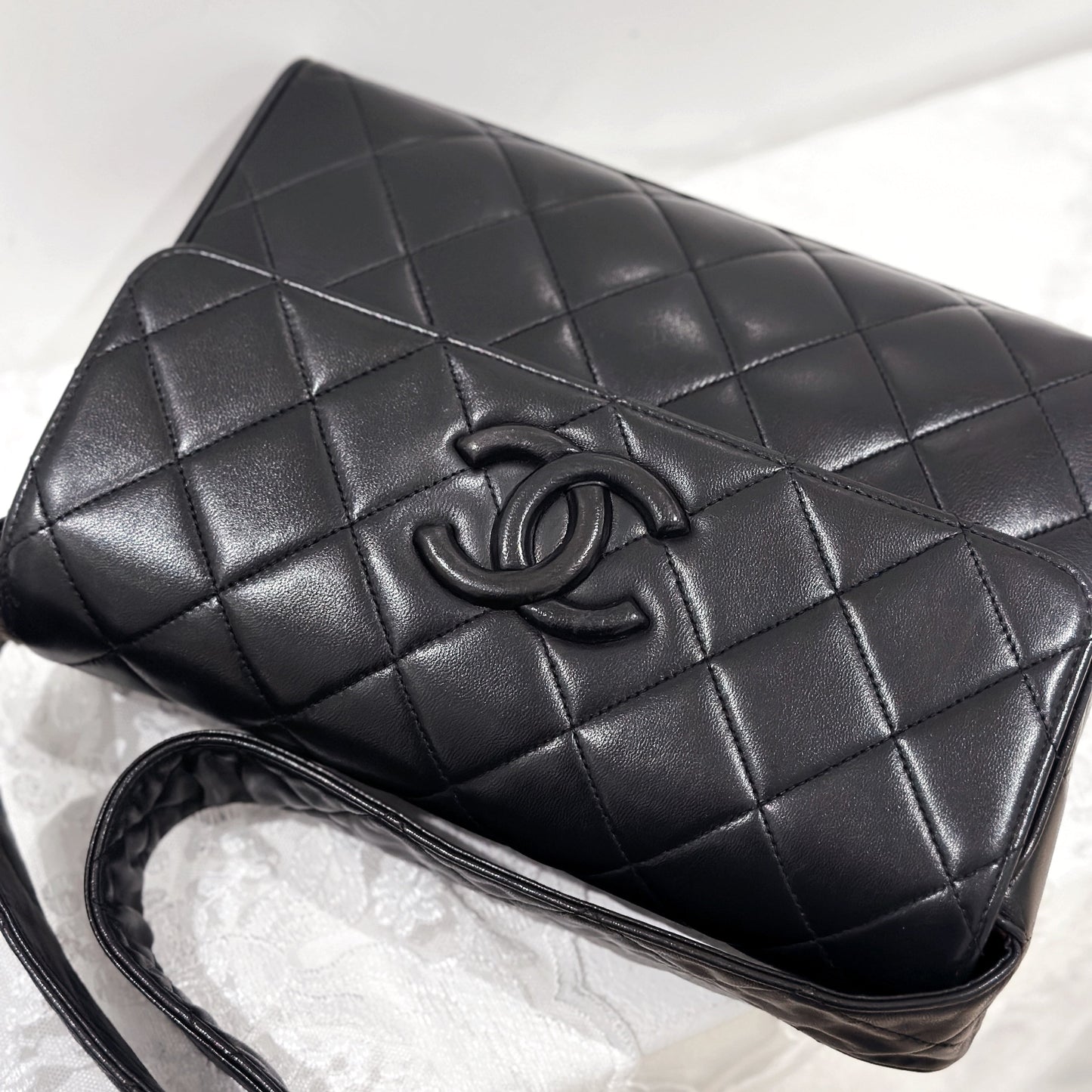 Chanel vintage so black shoulder bag