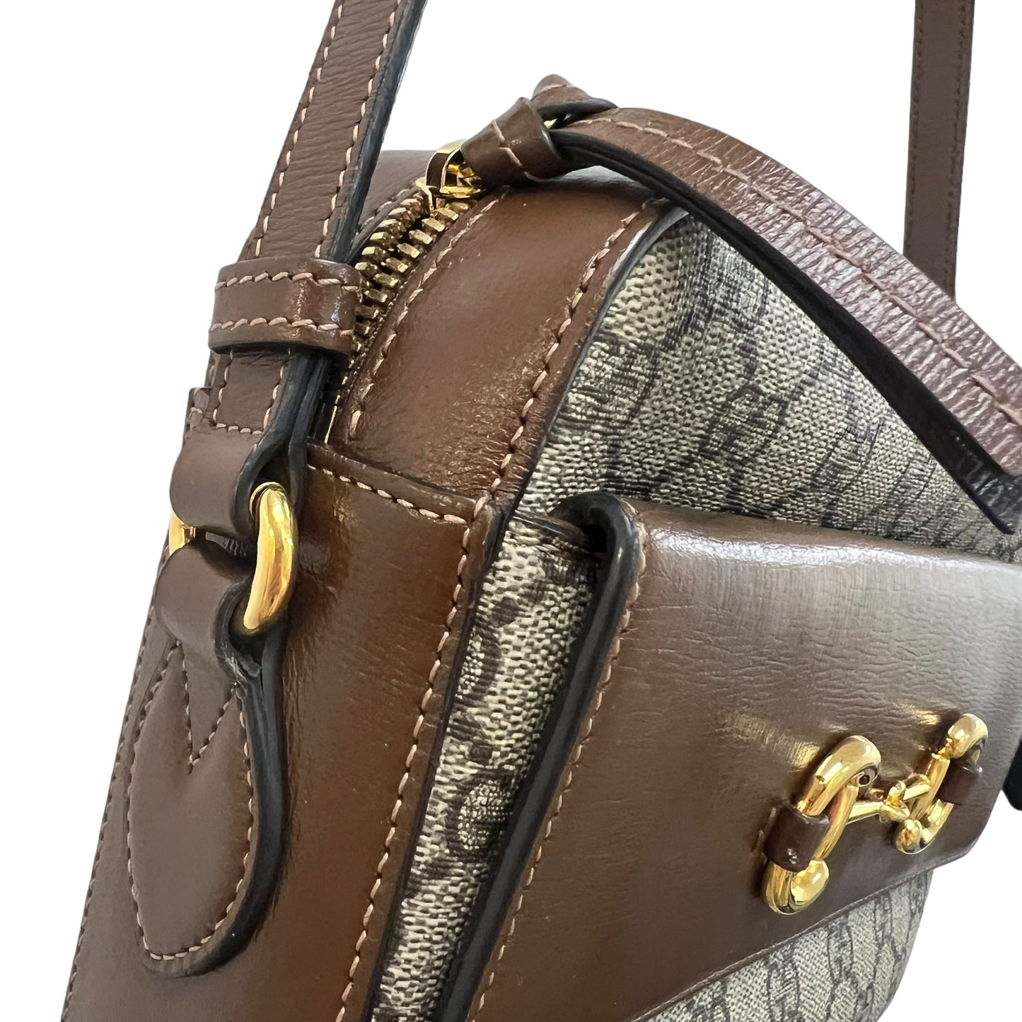 Crossbody Luxury Designer By Gucci Size: Small