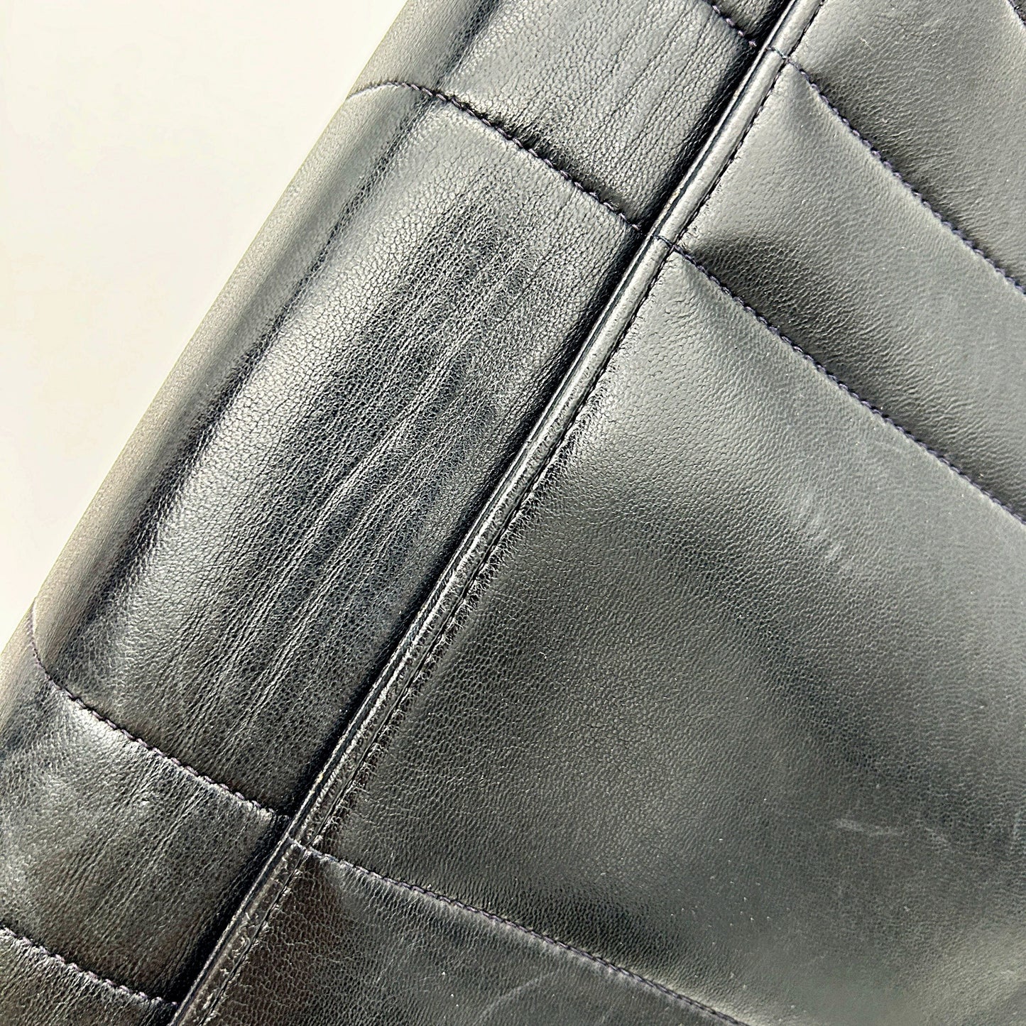 Chanel Vintage Vertical Quilt Kelly Bag - Black Handle Bags, Handbags LA18012