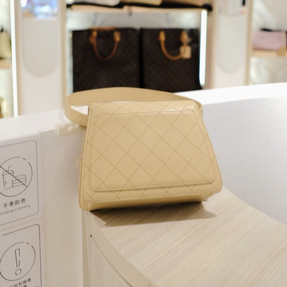 Chanel vintage kelly shoulder bag