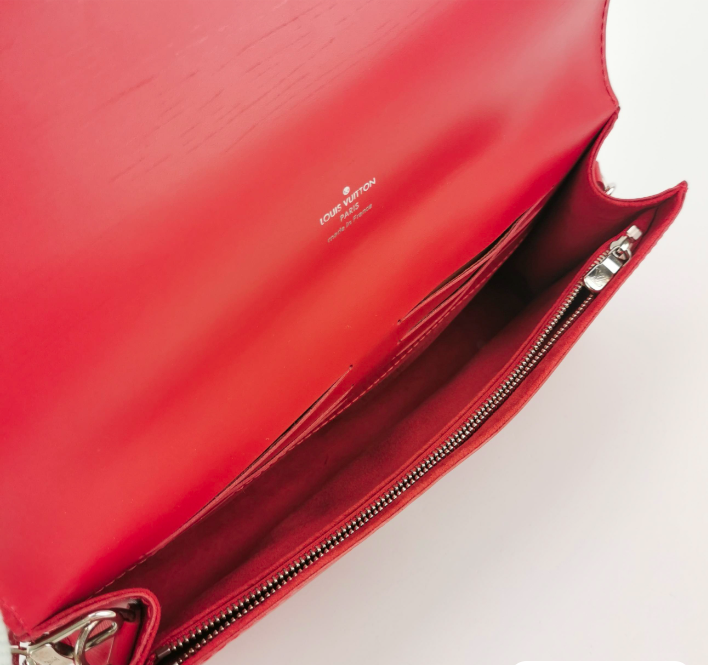 Louis Vuitton (LV) shoulder red Bag 27.5cm 23070578347974