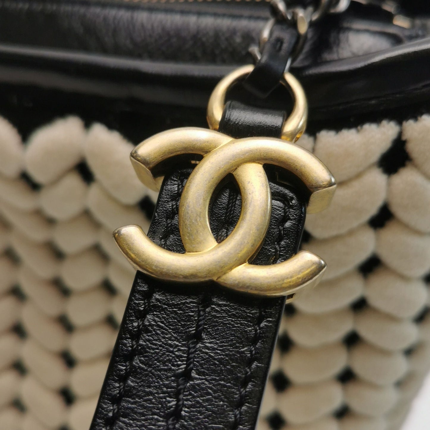 Preloved Chanel Gabrielle Hobo Medium Calfskin Contrast Strap Shoulder Bag 250501781173673