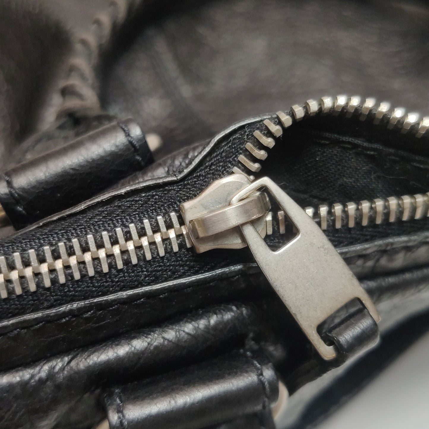 Preloved Balenciaga Waxed Leather Solid Studded Zip Mother-Daughter Crossbody Shoulder Bag 250430781173099